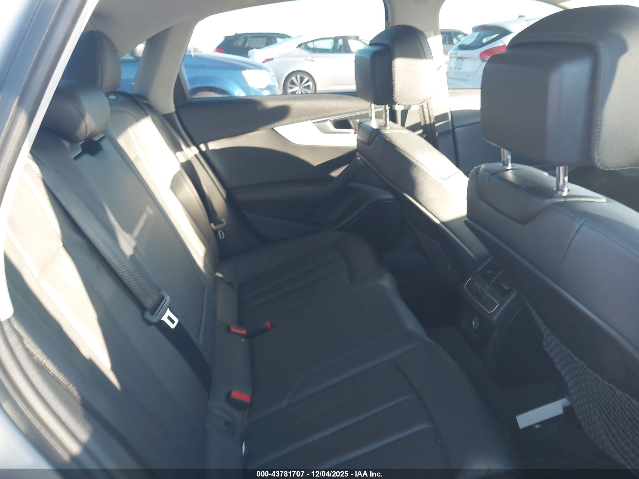 AUDI A4 image 8