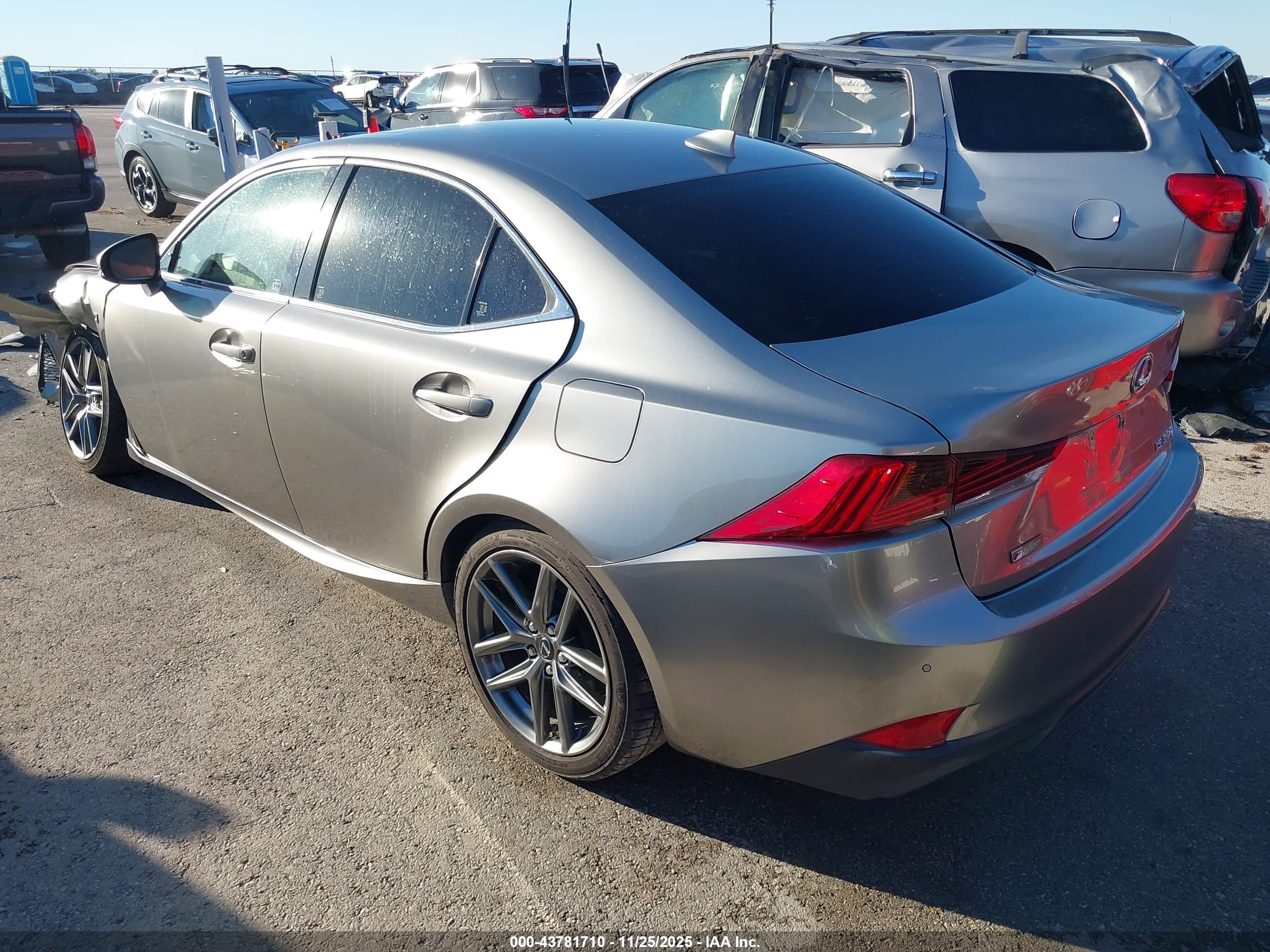 LEXUS IS image 3