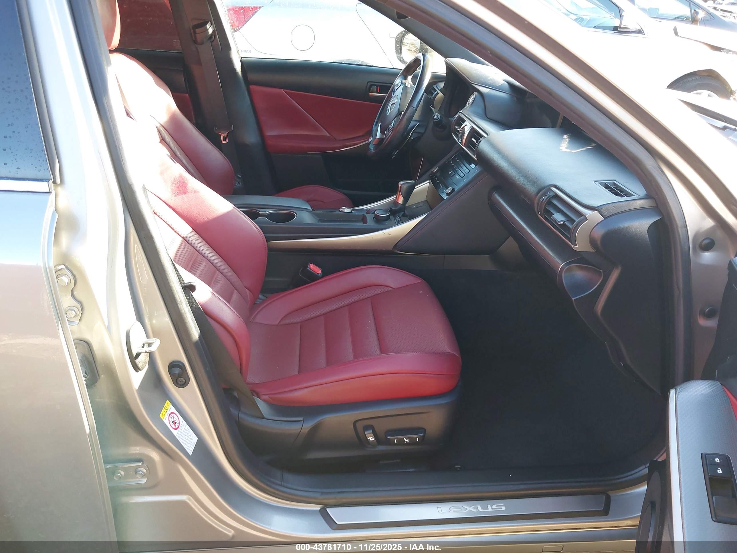 LEXUS IS image 5