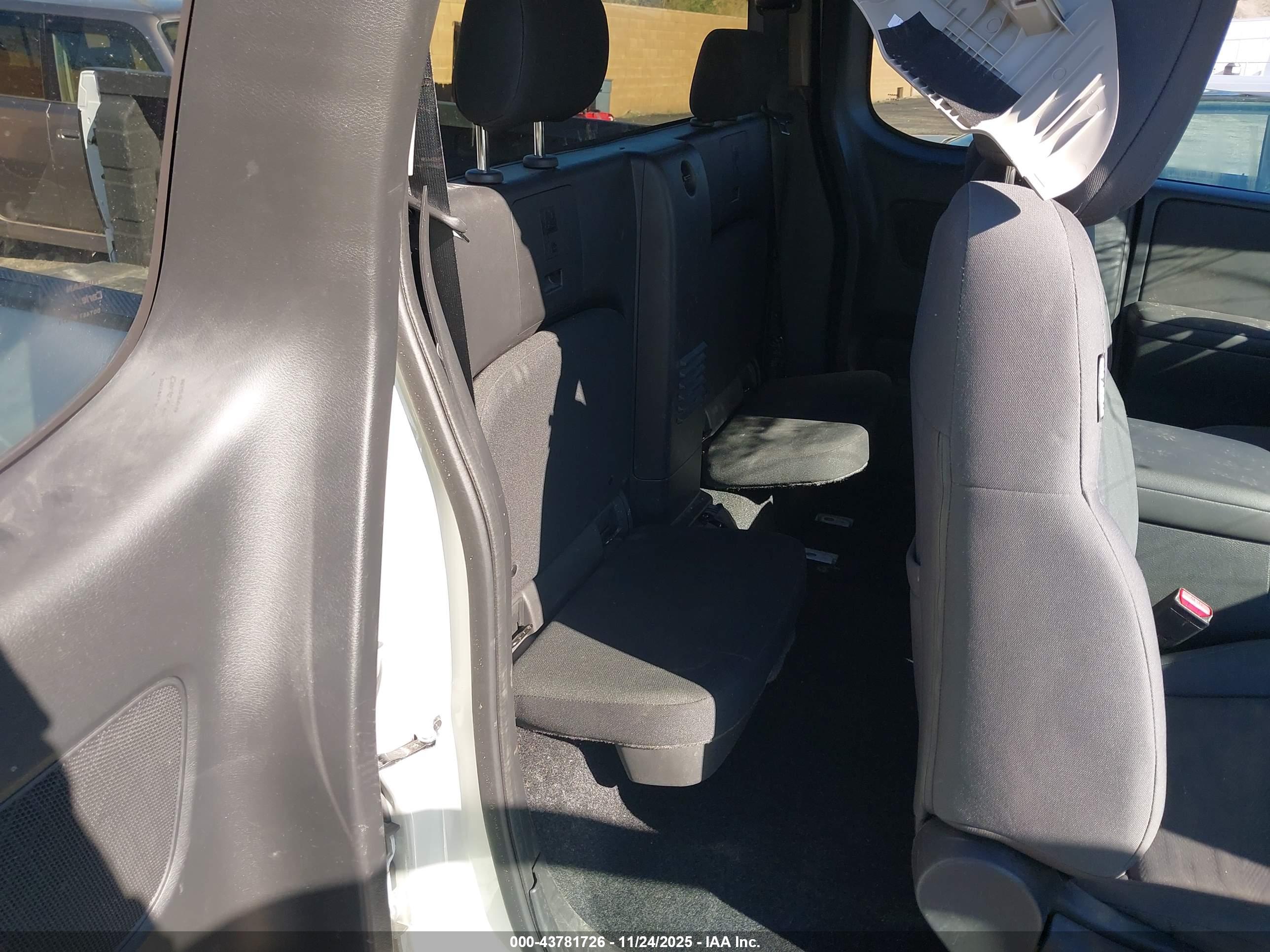 NISSAN FRONTIER image 8