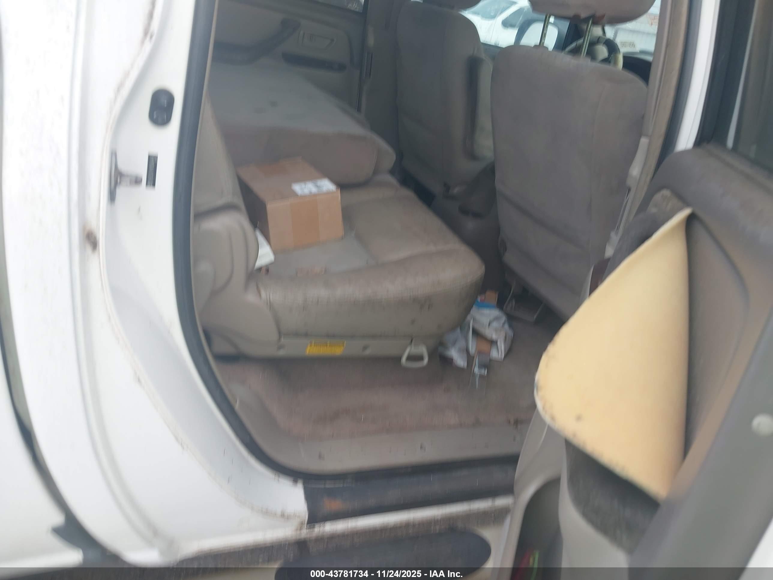TOYOTA TUNDRA image 8