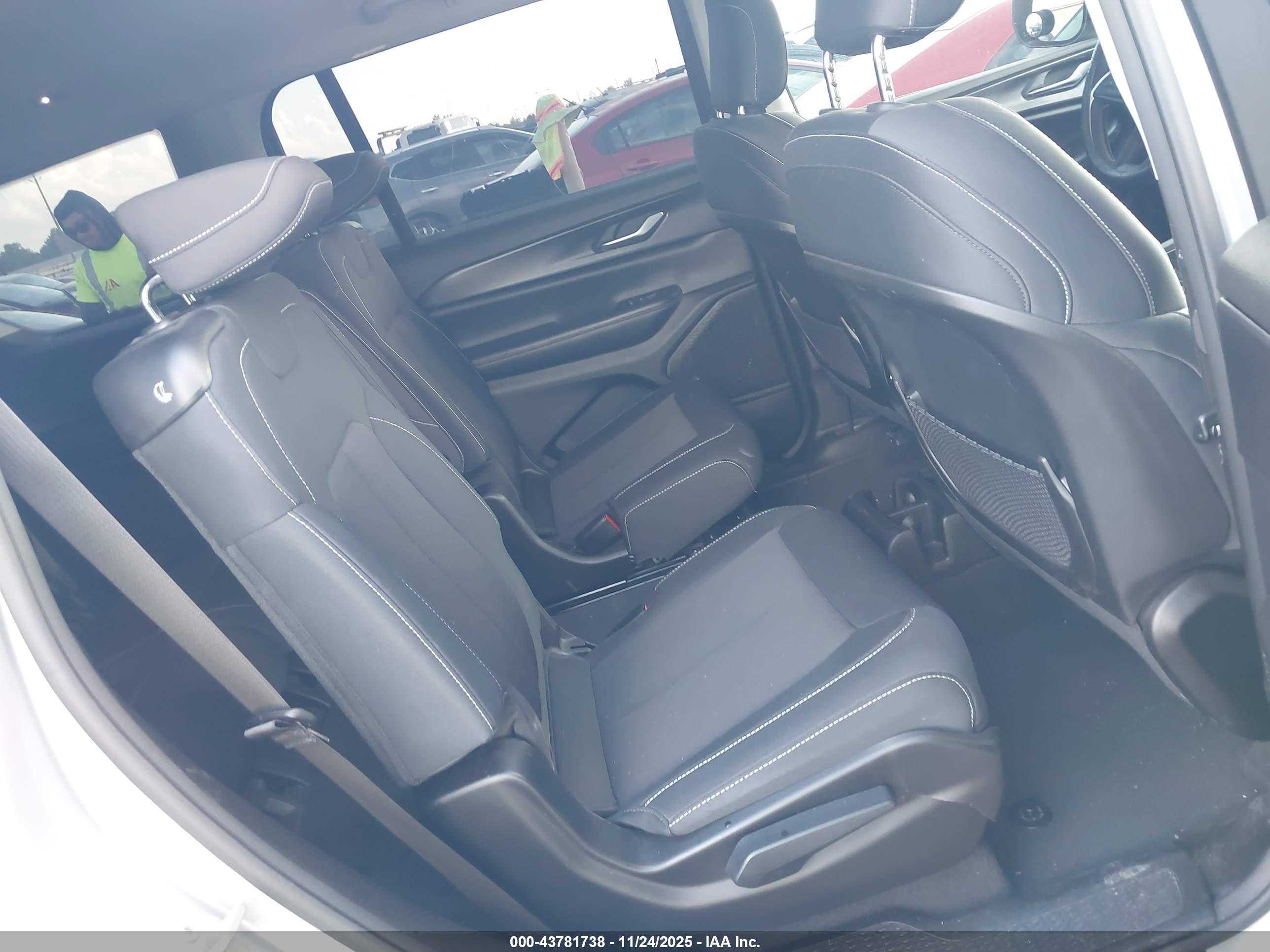 JEEP GRAND image 8