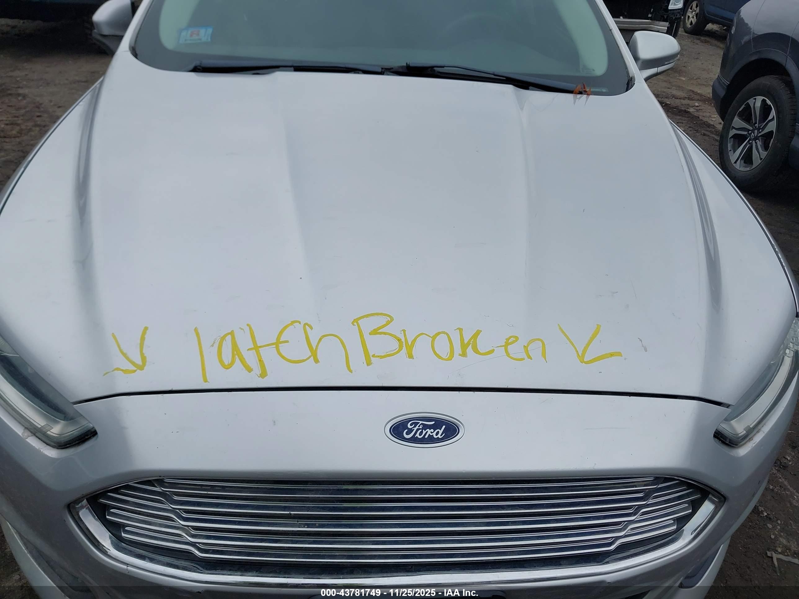 FORD FUSION image 10