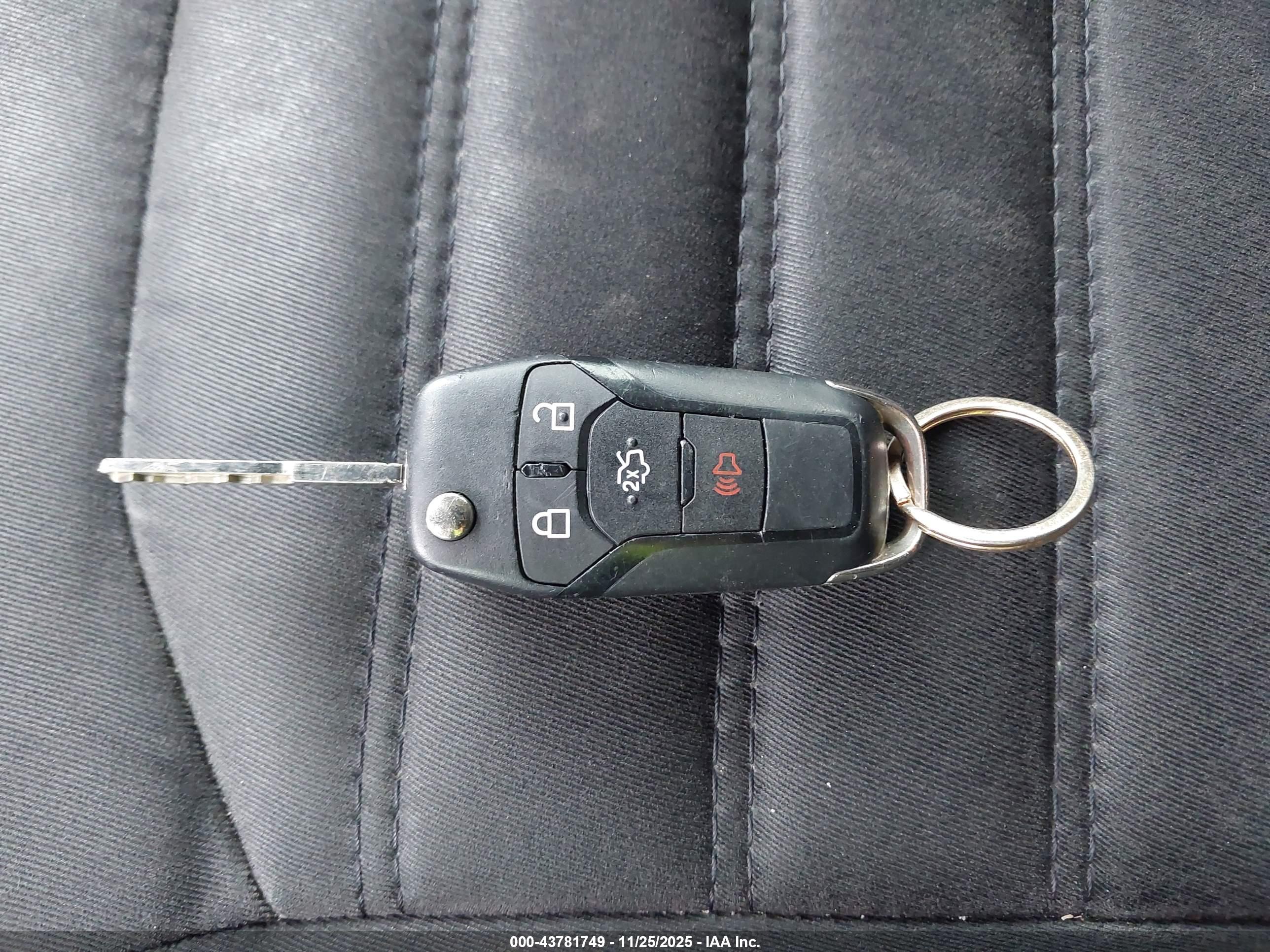 FORD FUSION image 11