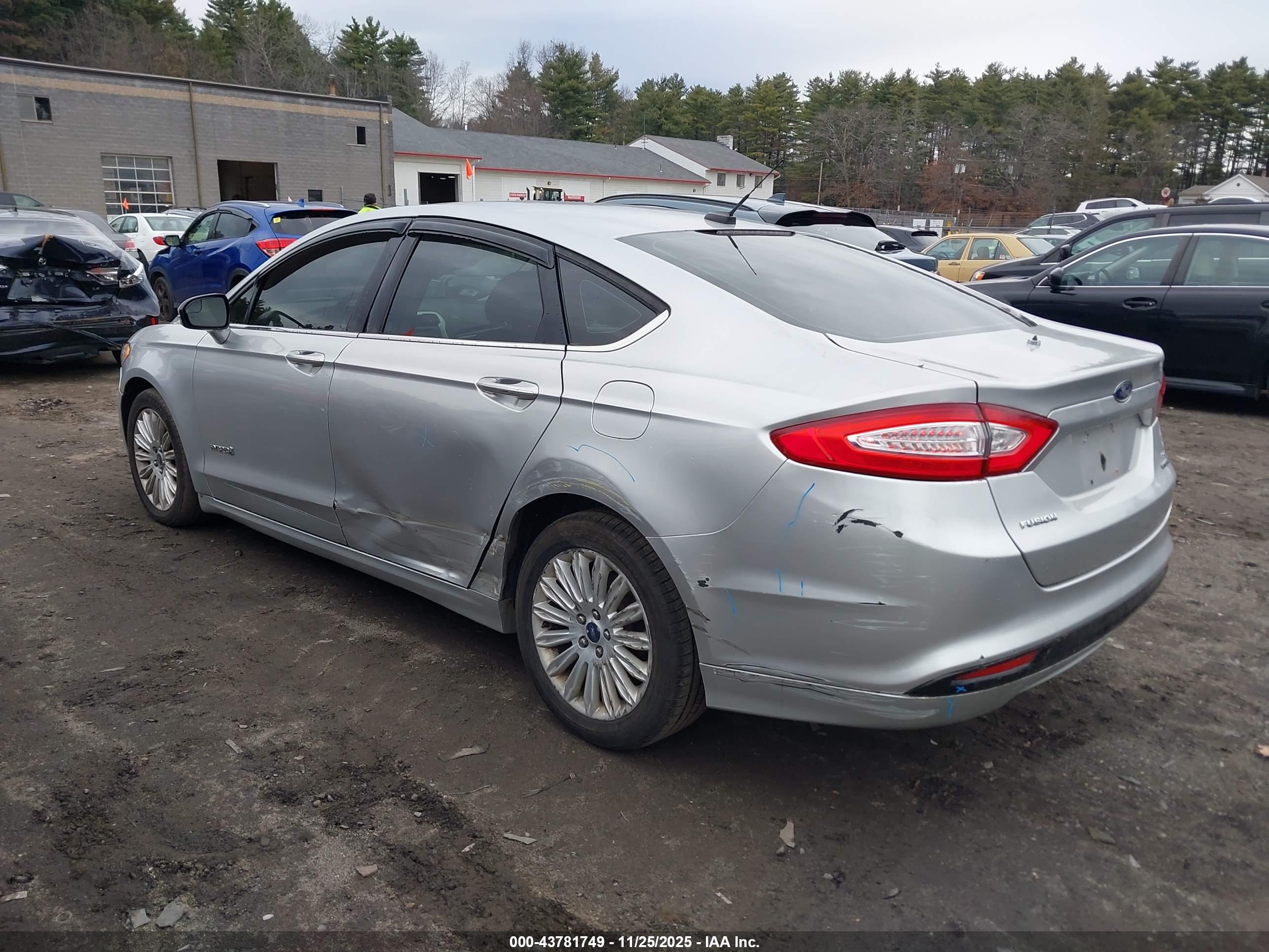 FORD FUSION image 3