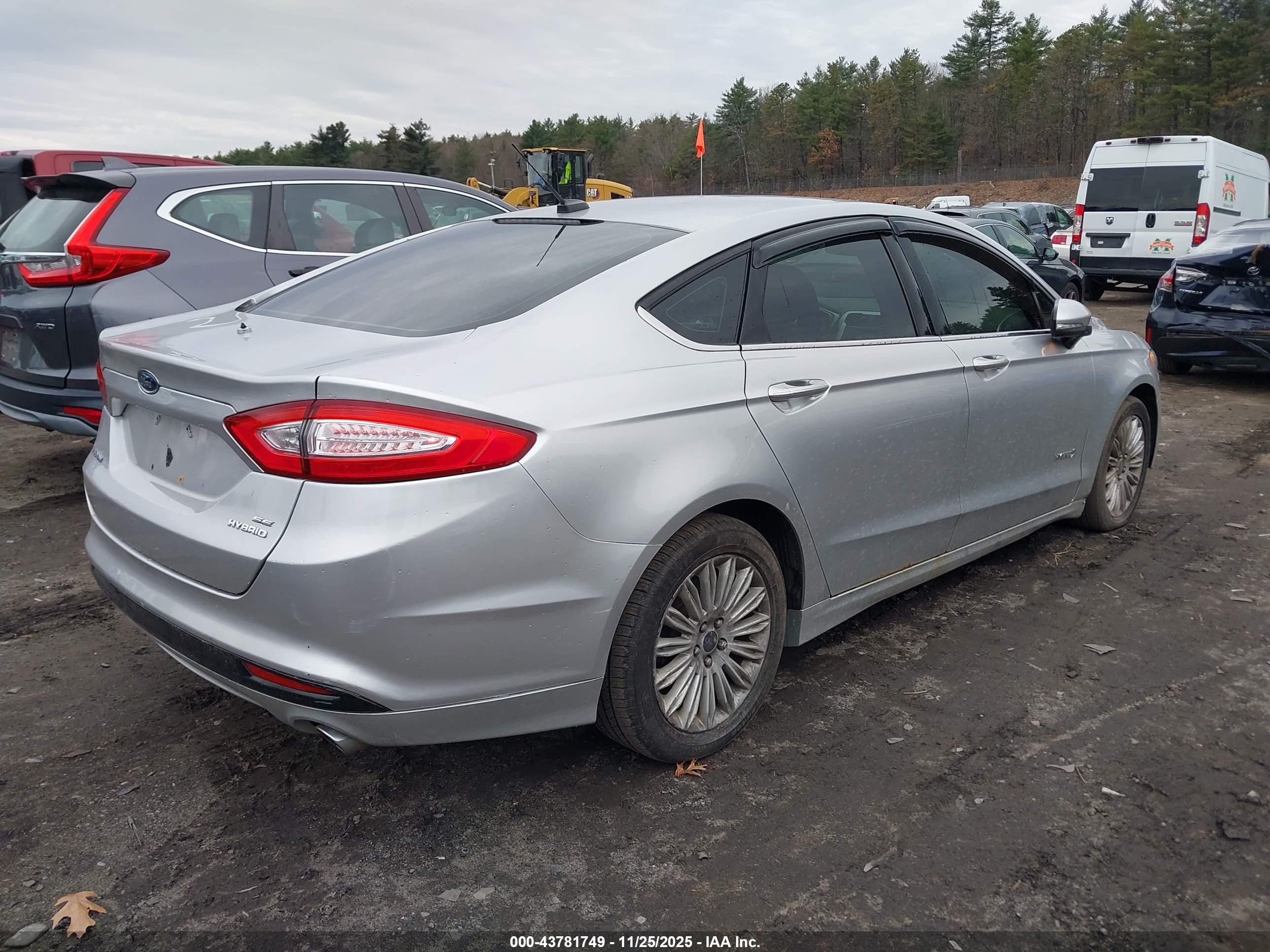 FORD FUSION image 4