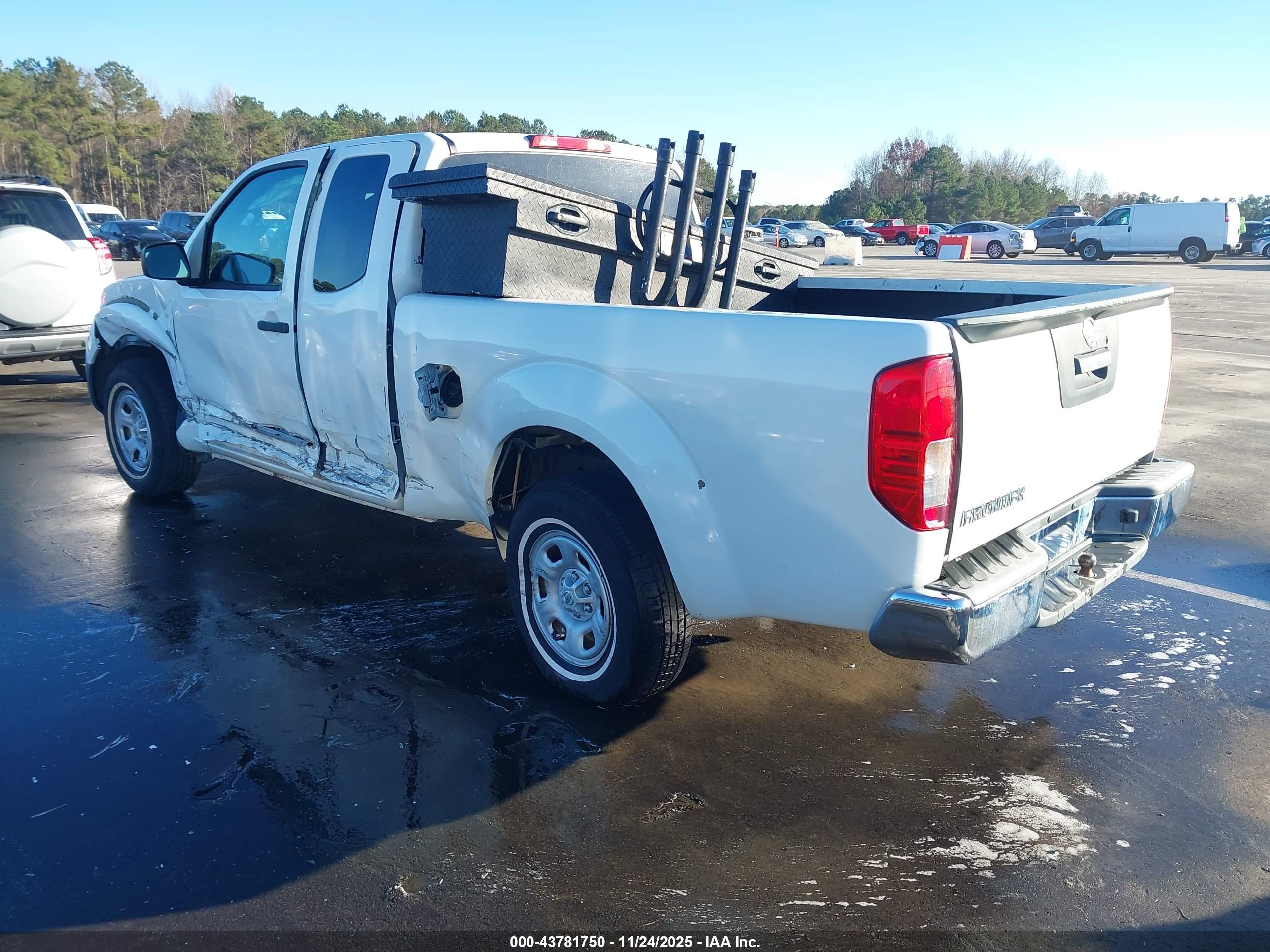 NISSAN FRONTIER image 3