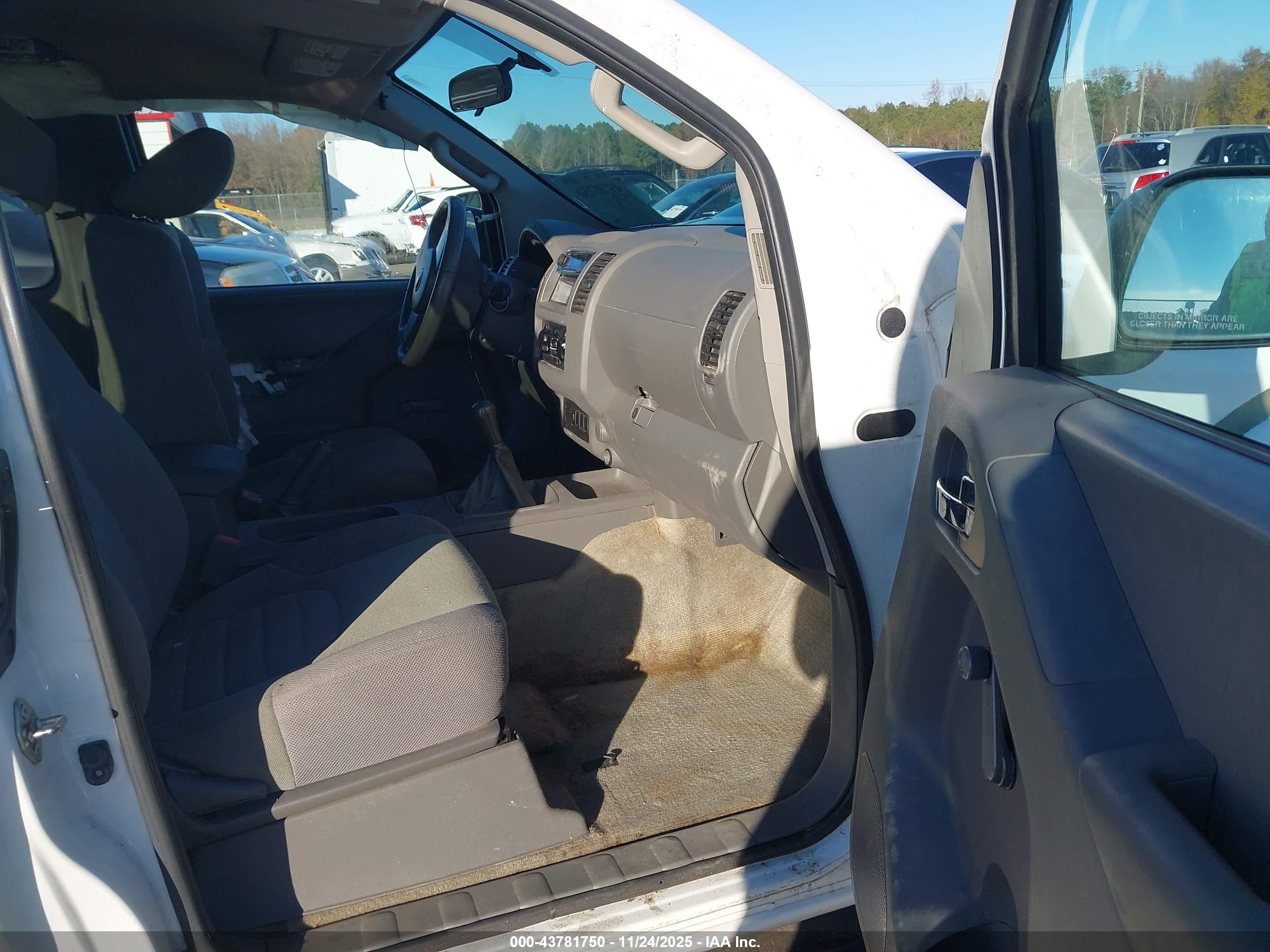 NISSAN FRONTIER image 5