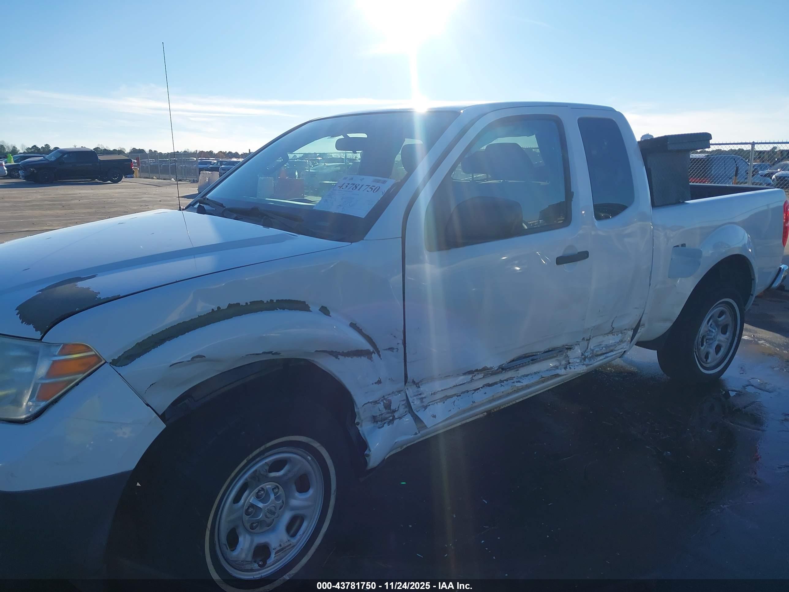 NISSAN FRONTIER image 6