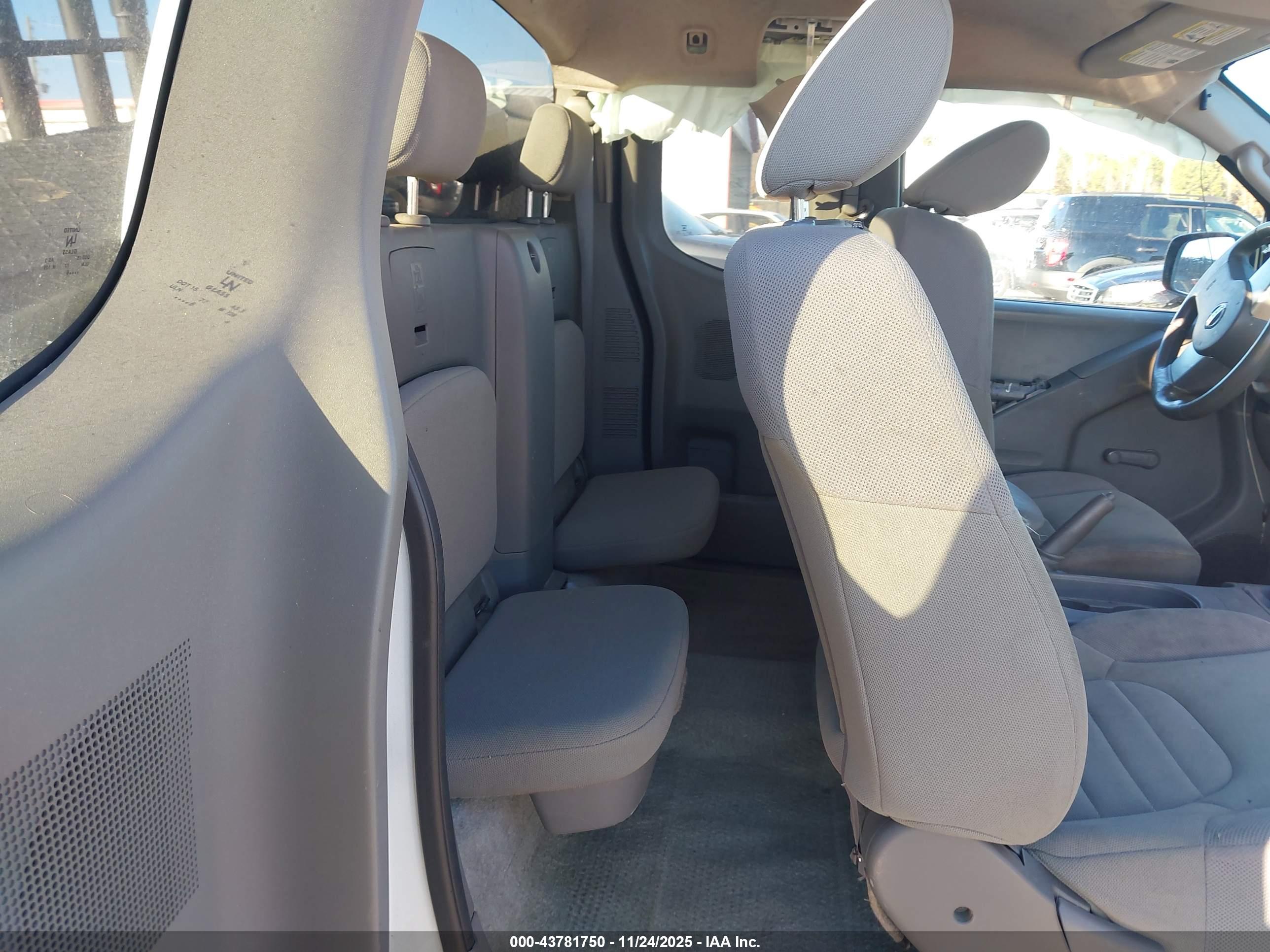 NISSAN FRONTIER image 8