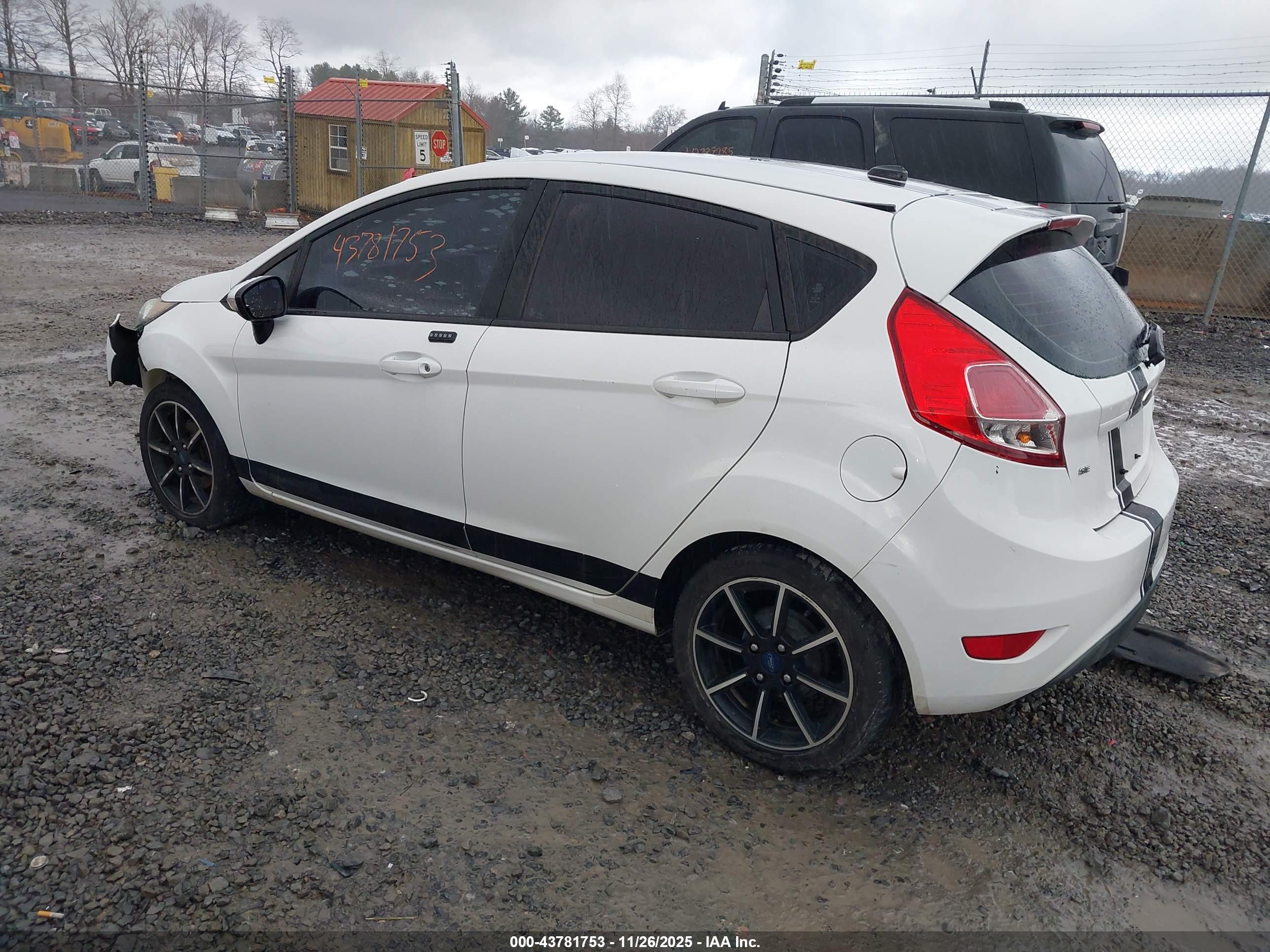 FORD FIESTA image 3