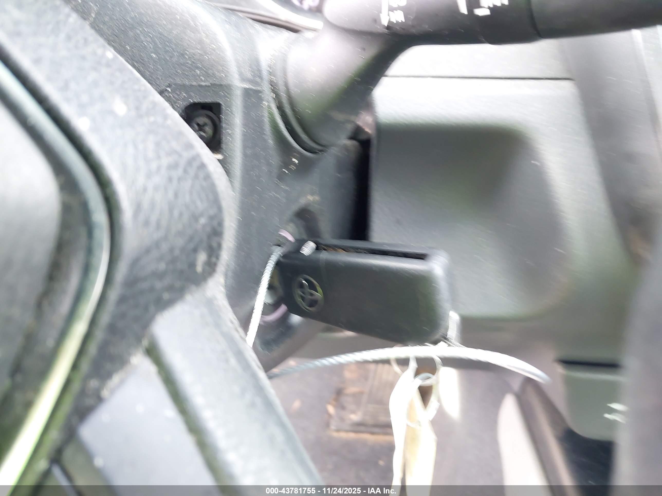 TOYOTA CAMRY image 11