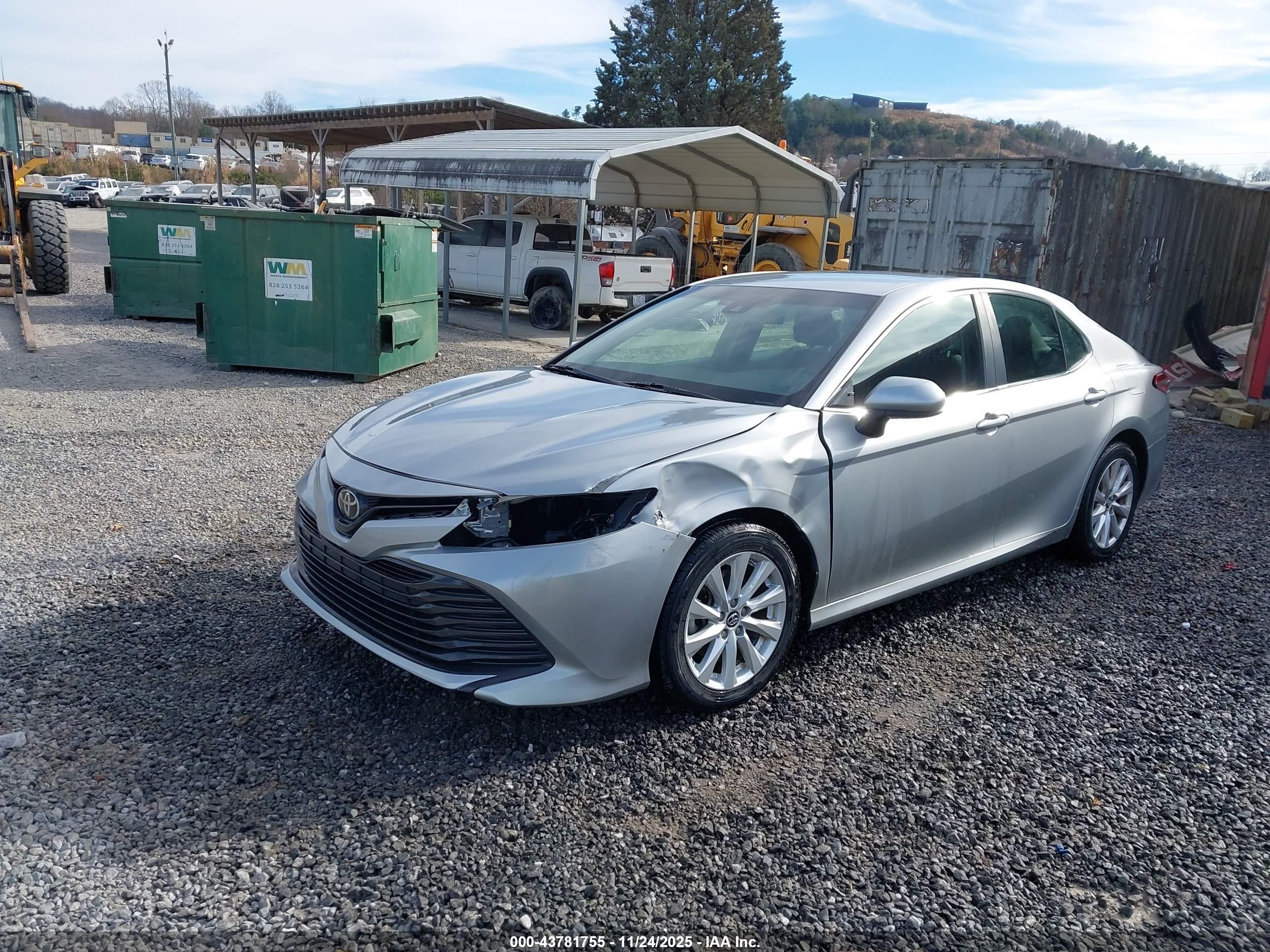 TOYOTA CAMRY image 2