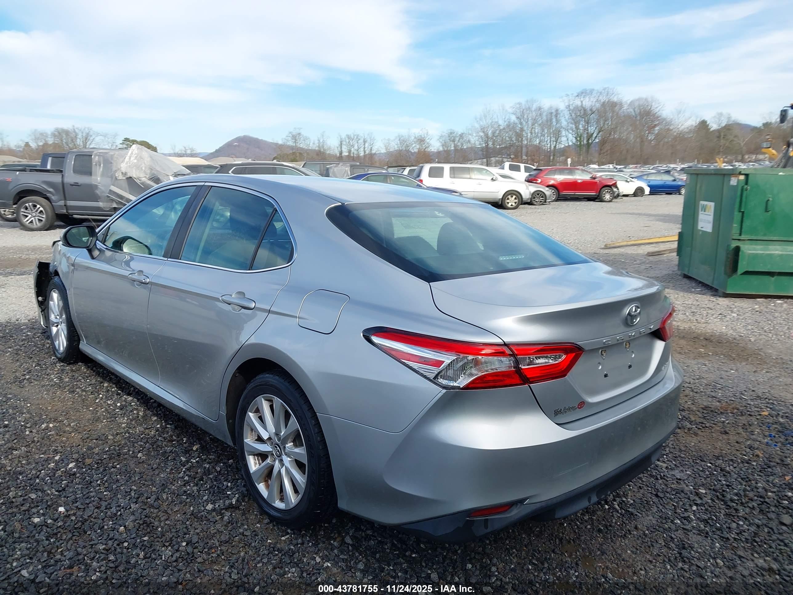 TOYOTA CAMRY image 3