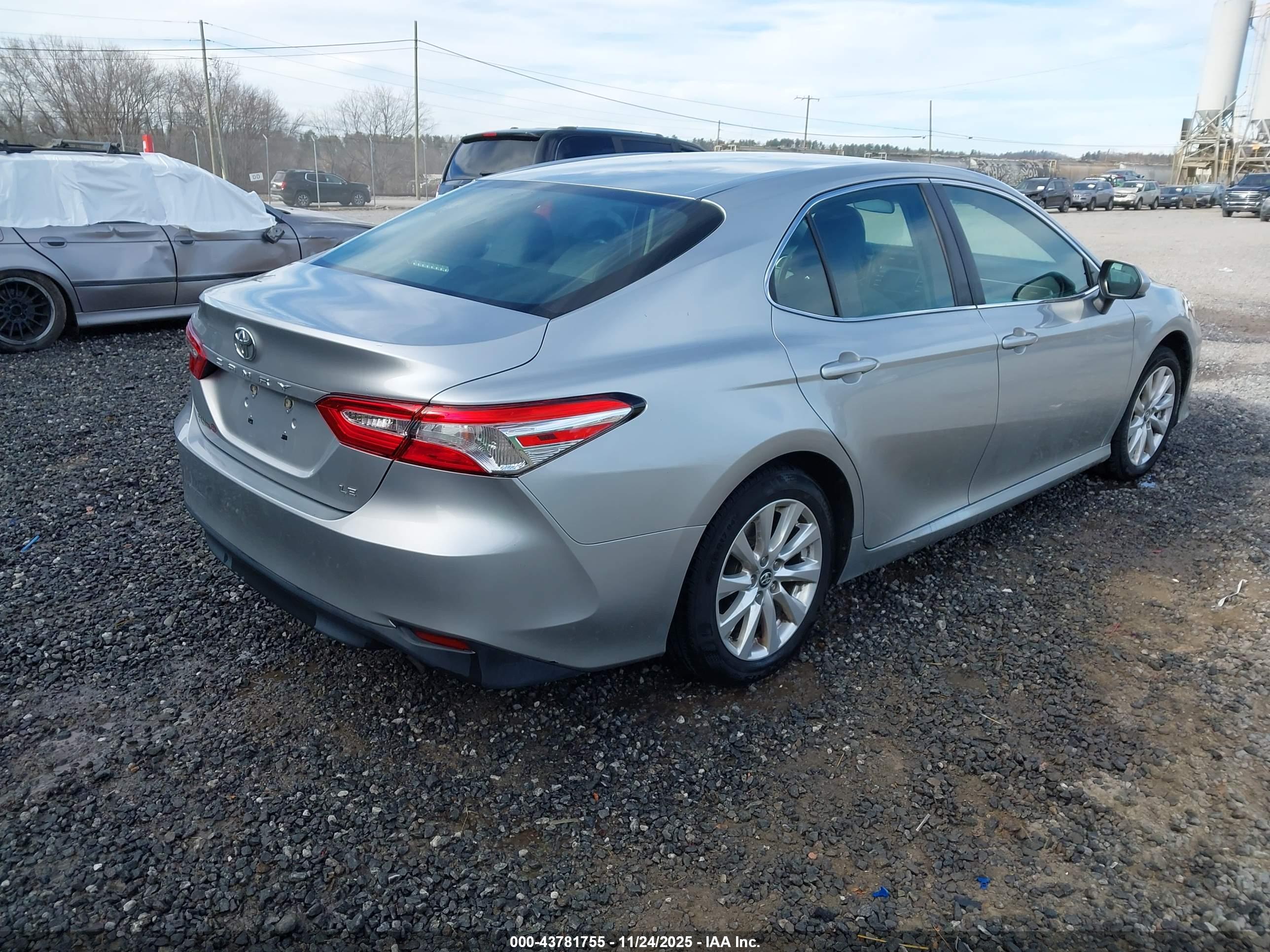TOYOTA CAMRY image 4