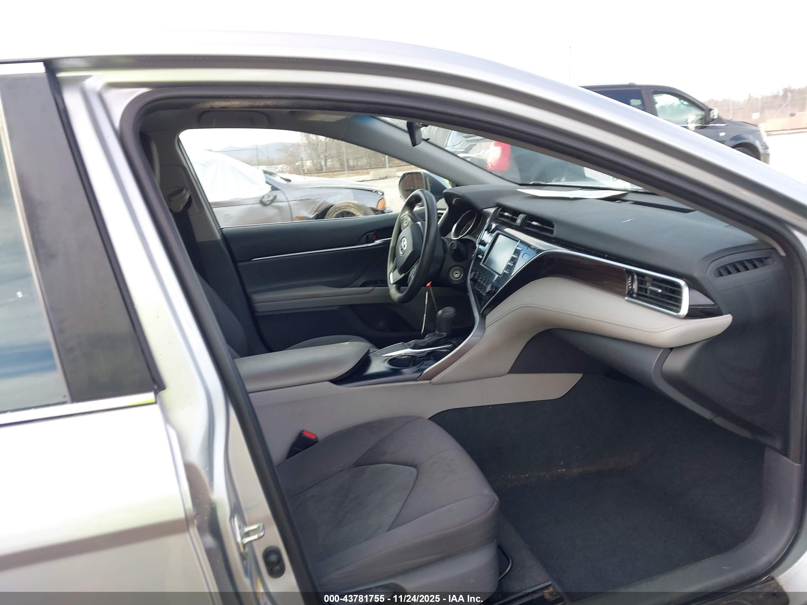 TOYOTA CAMRY image 5