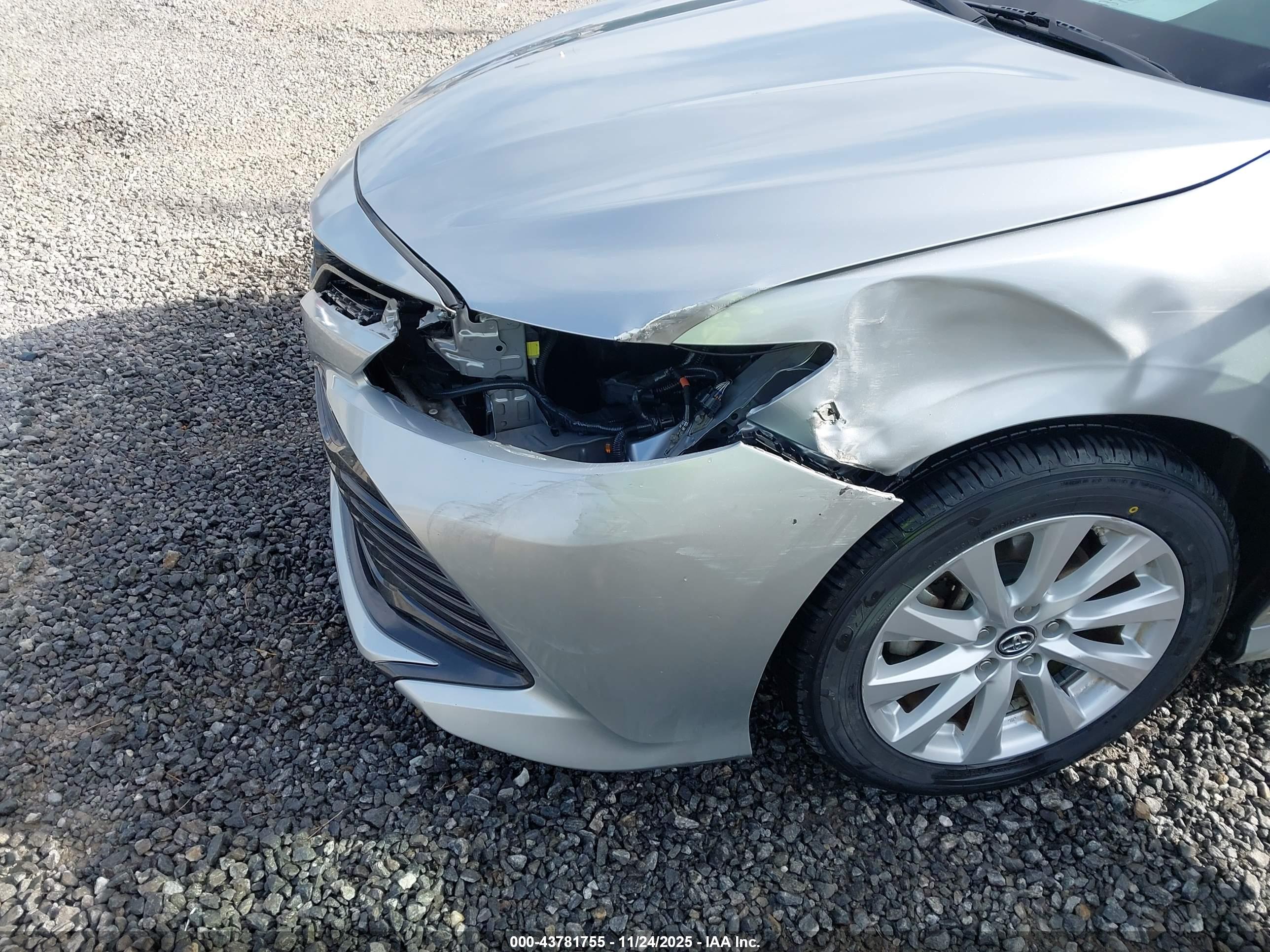 TOYOTA CAMRY image 6