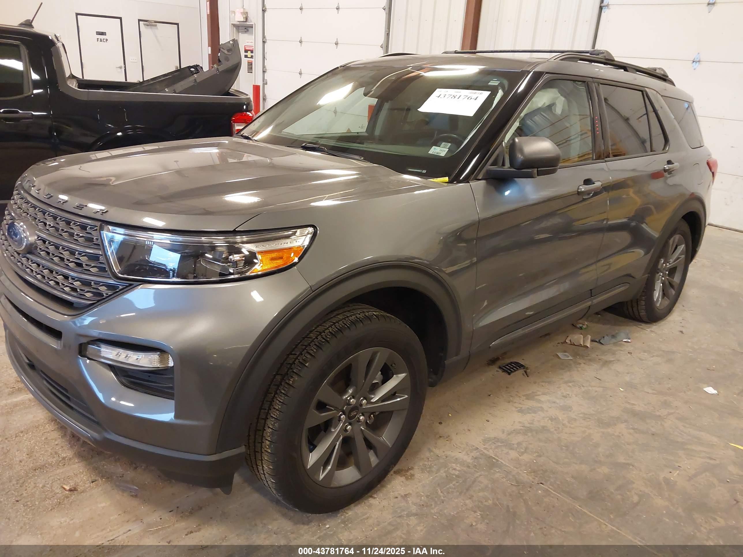 FORD EXPLORER image 2