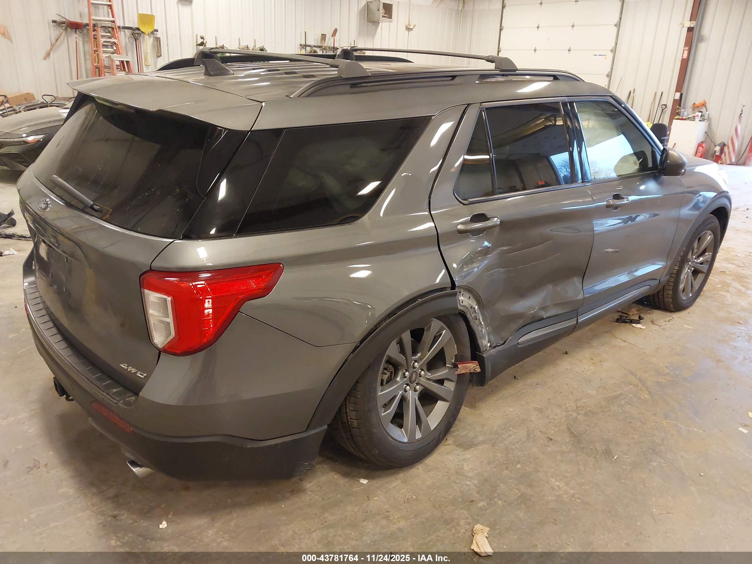 FORD EXPLORER image 4