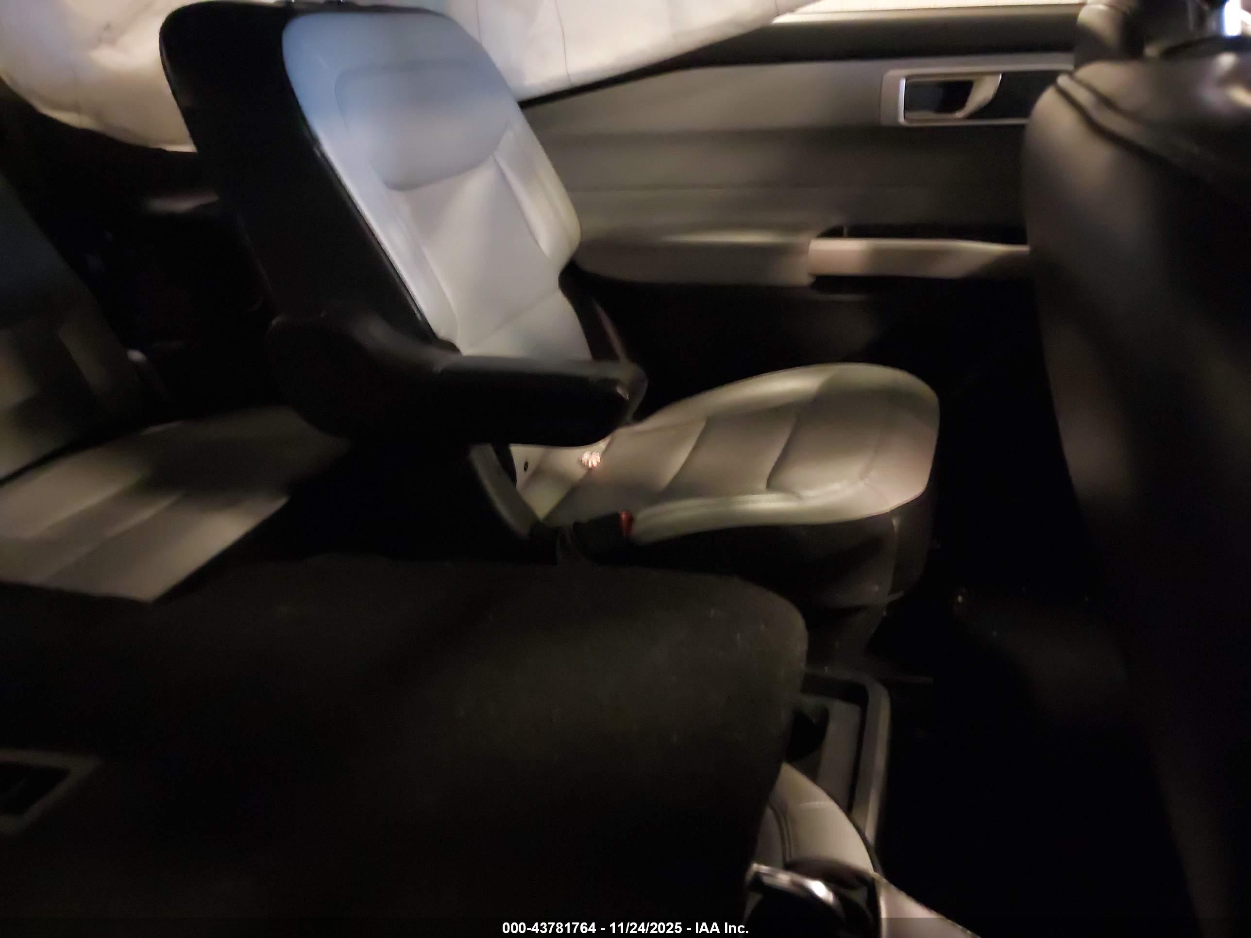 FORD EXPLORER image 8