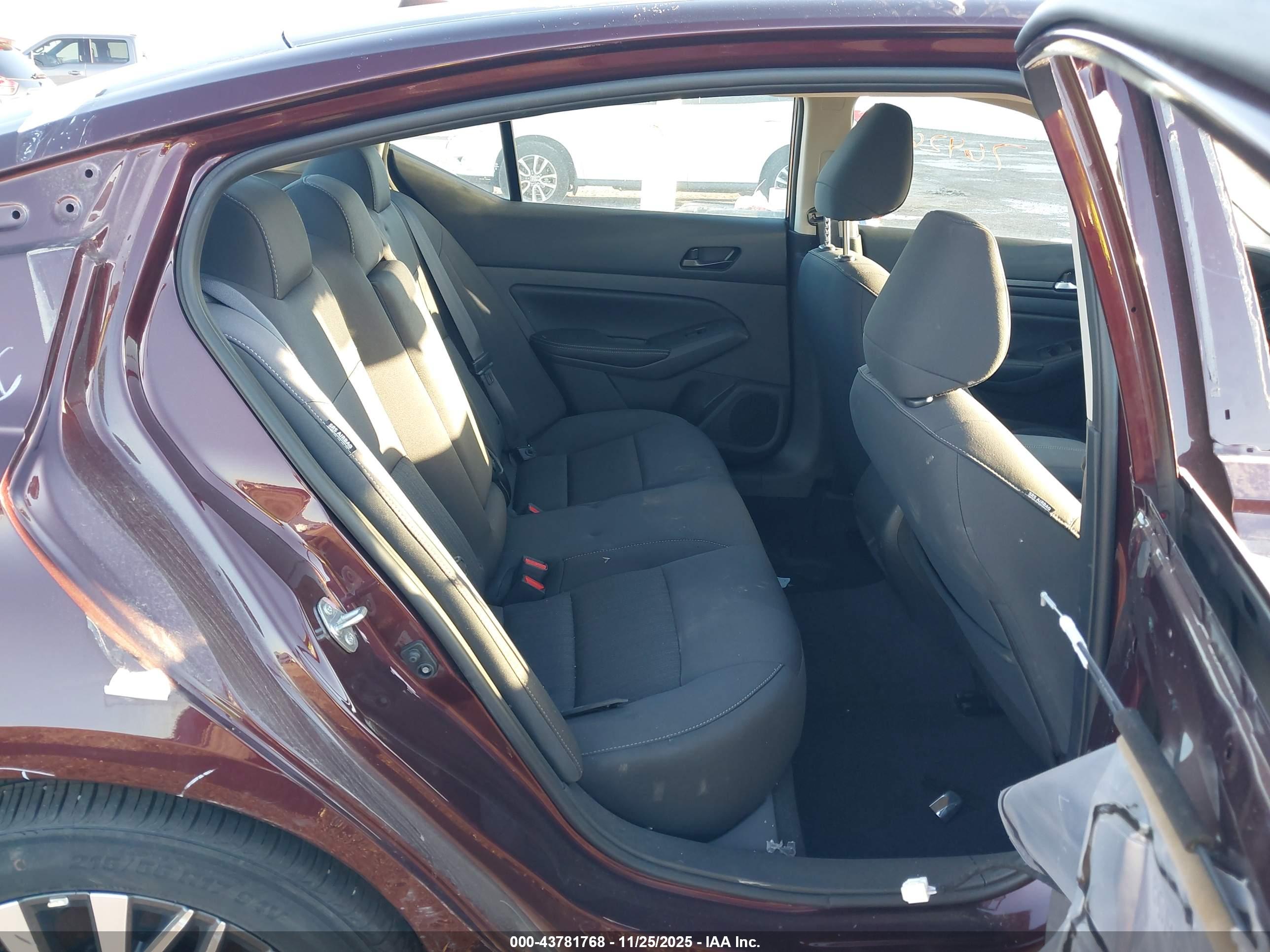 NISSAN ALTIMA image 8