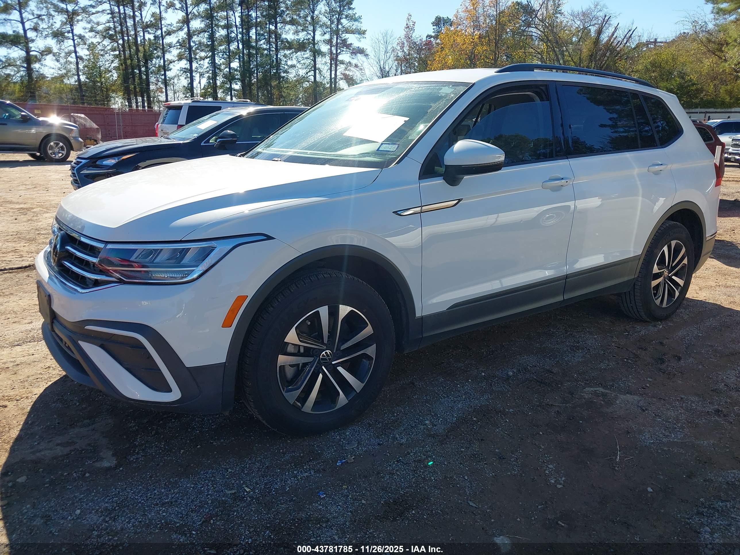 VOLKSWAGEN TIGUAN image 2