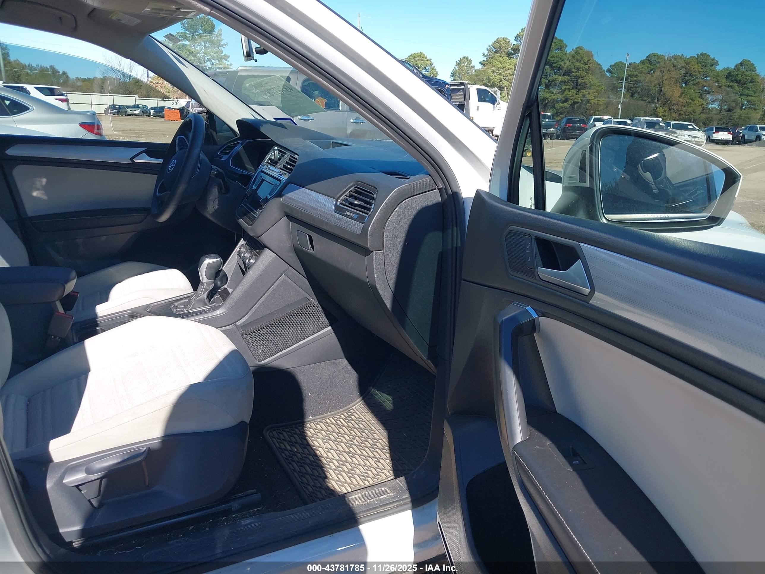 VOLKSWAGEN TIGUAN image 5