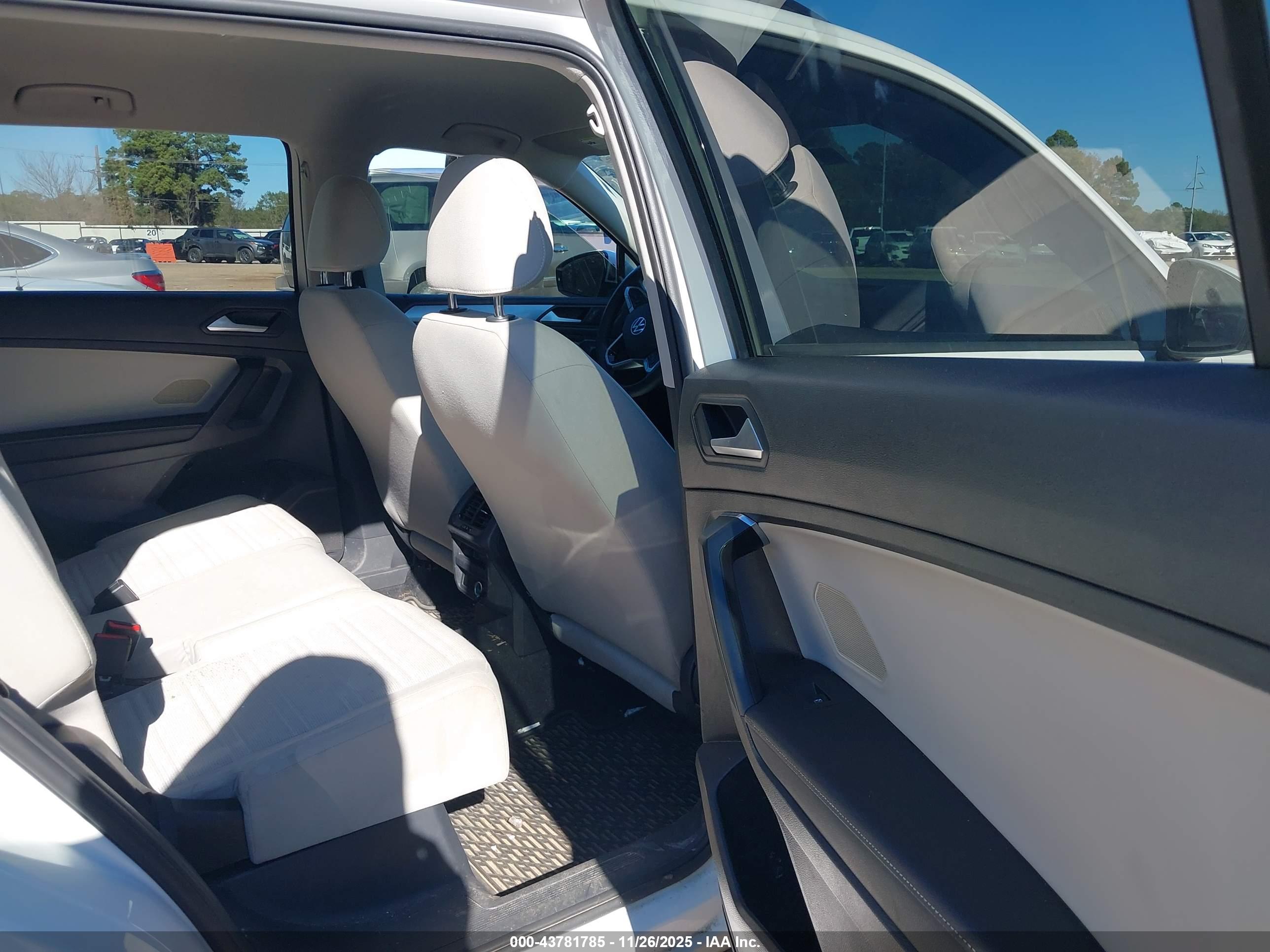 VOLKSWAGEN TIGUAN image 8
