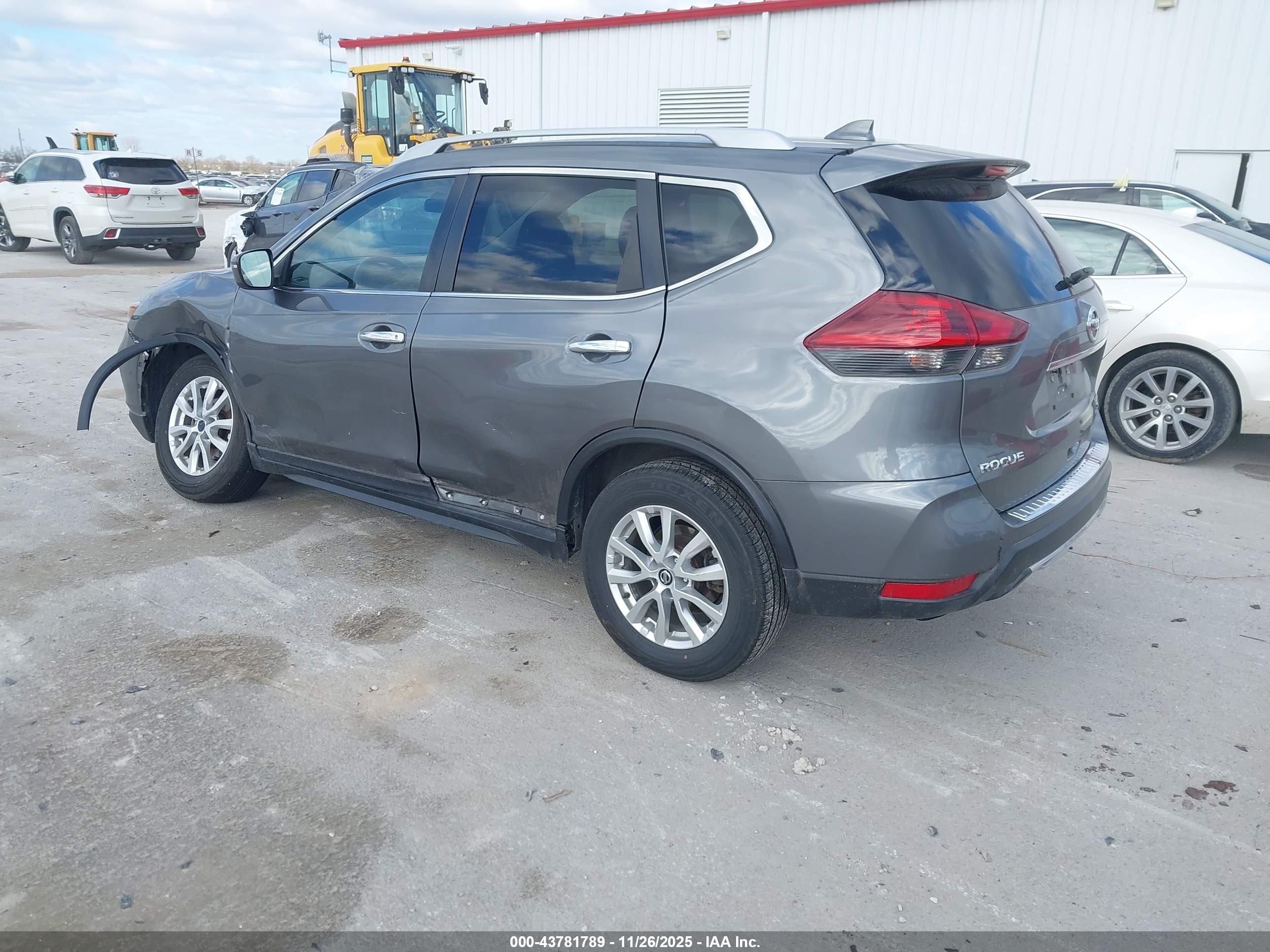 NISSAN ROGUE image 3