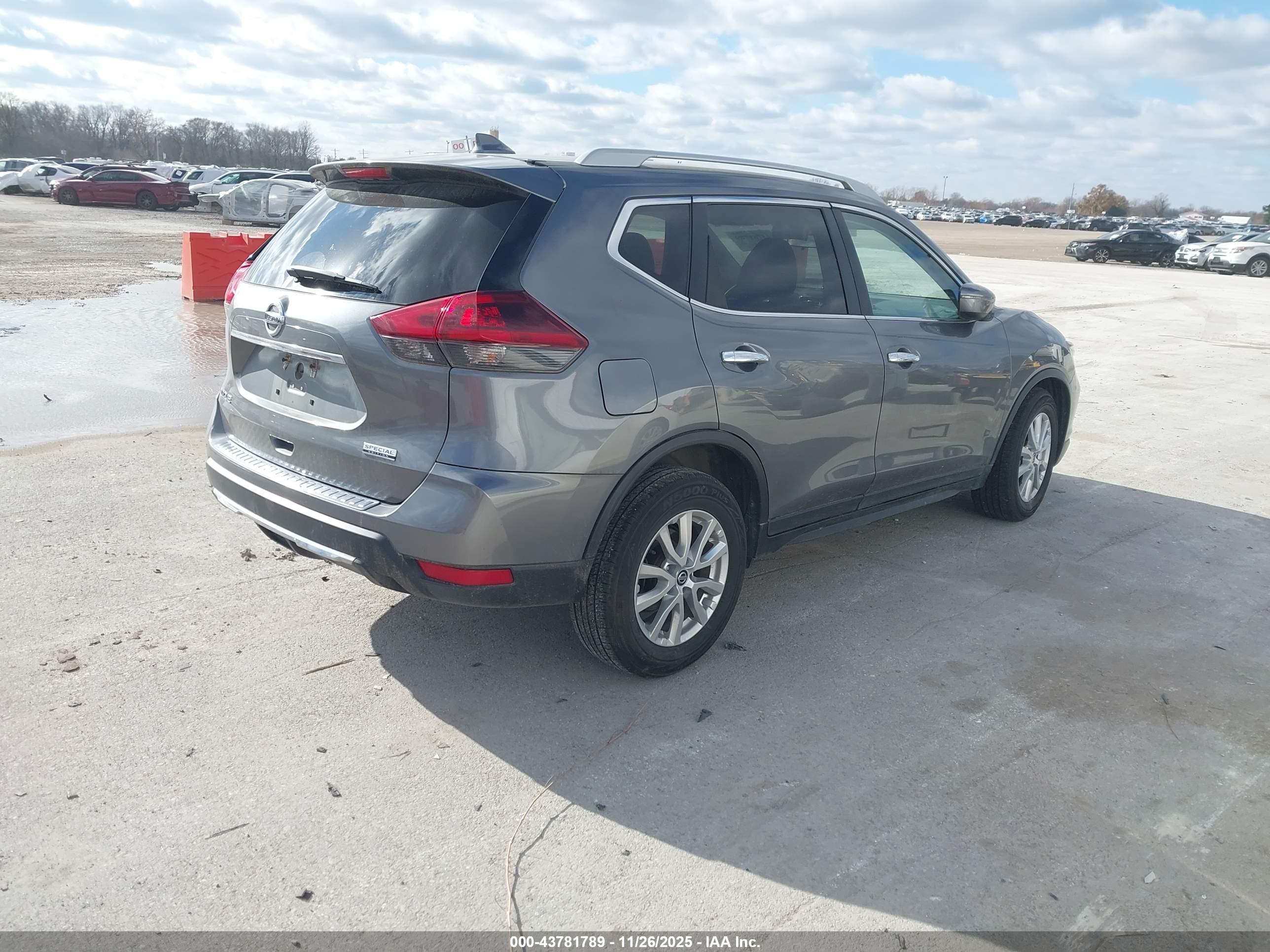 NISSAN ROGUE image 4