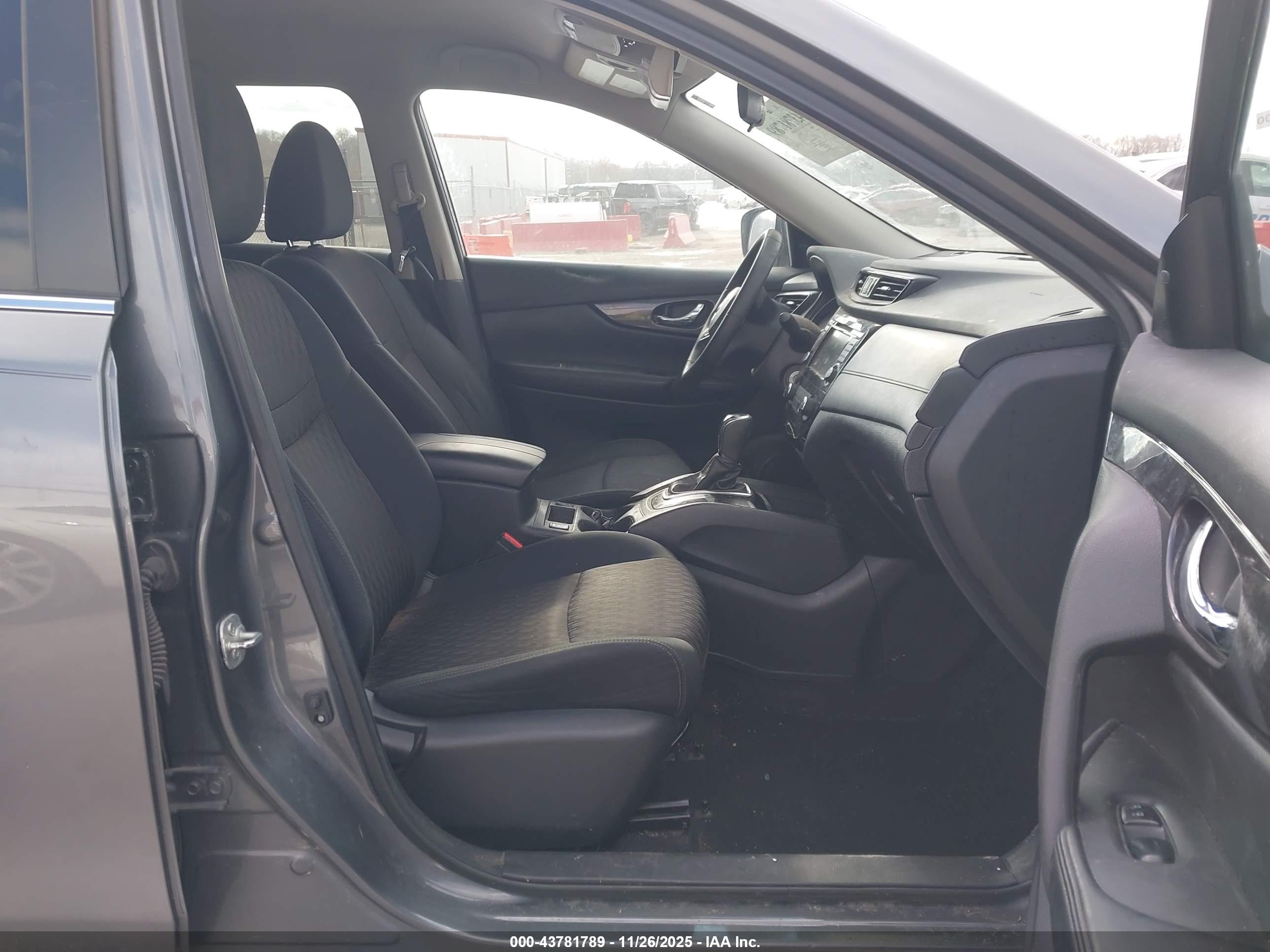 NISSAN ROGUE image 5