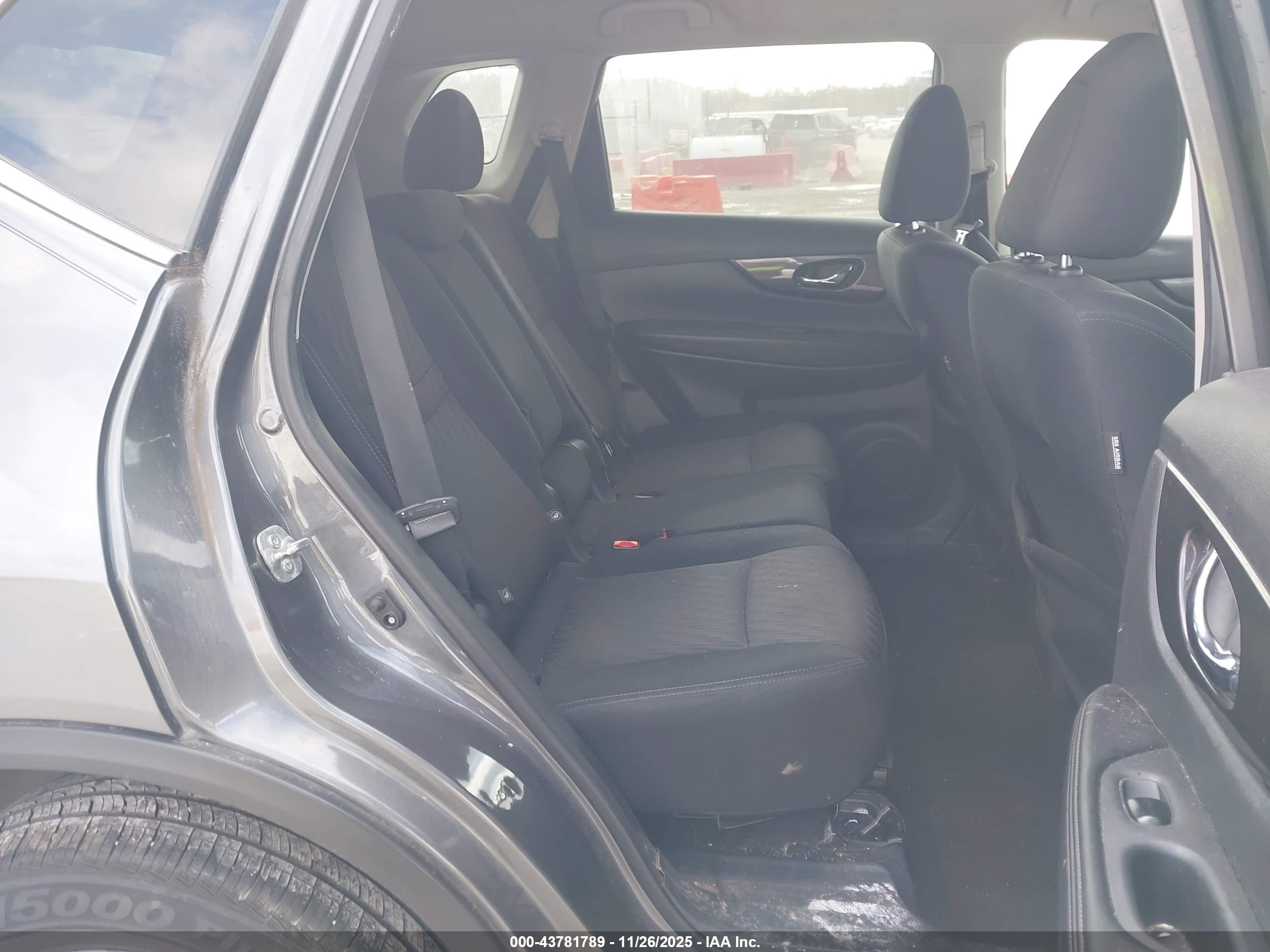 NISSAN ROGUE image 8
