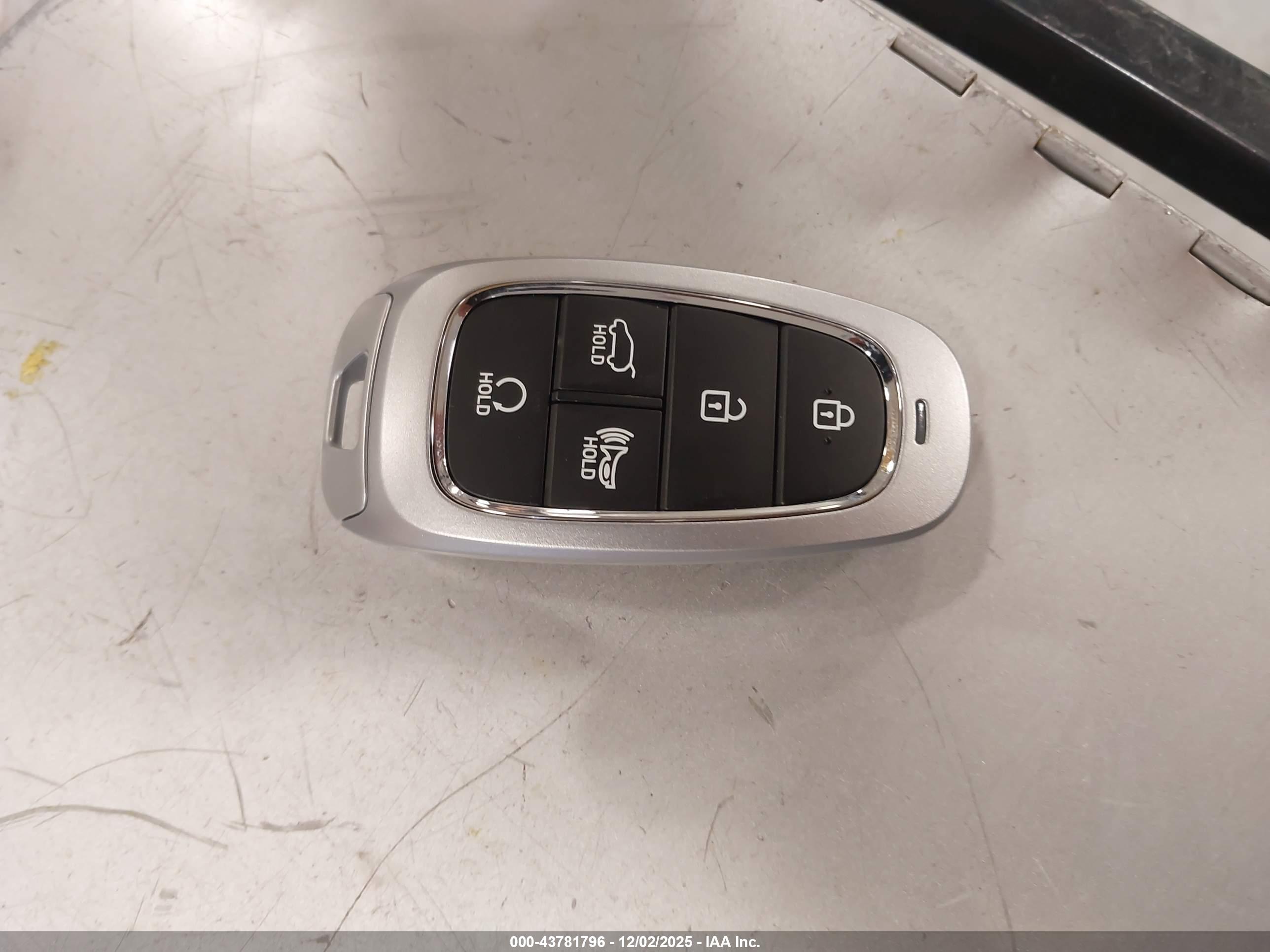 HYUNDAI SANTA image 11