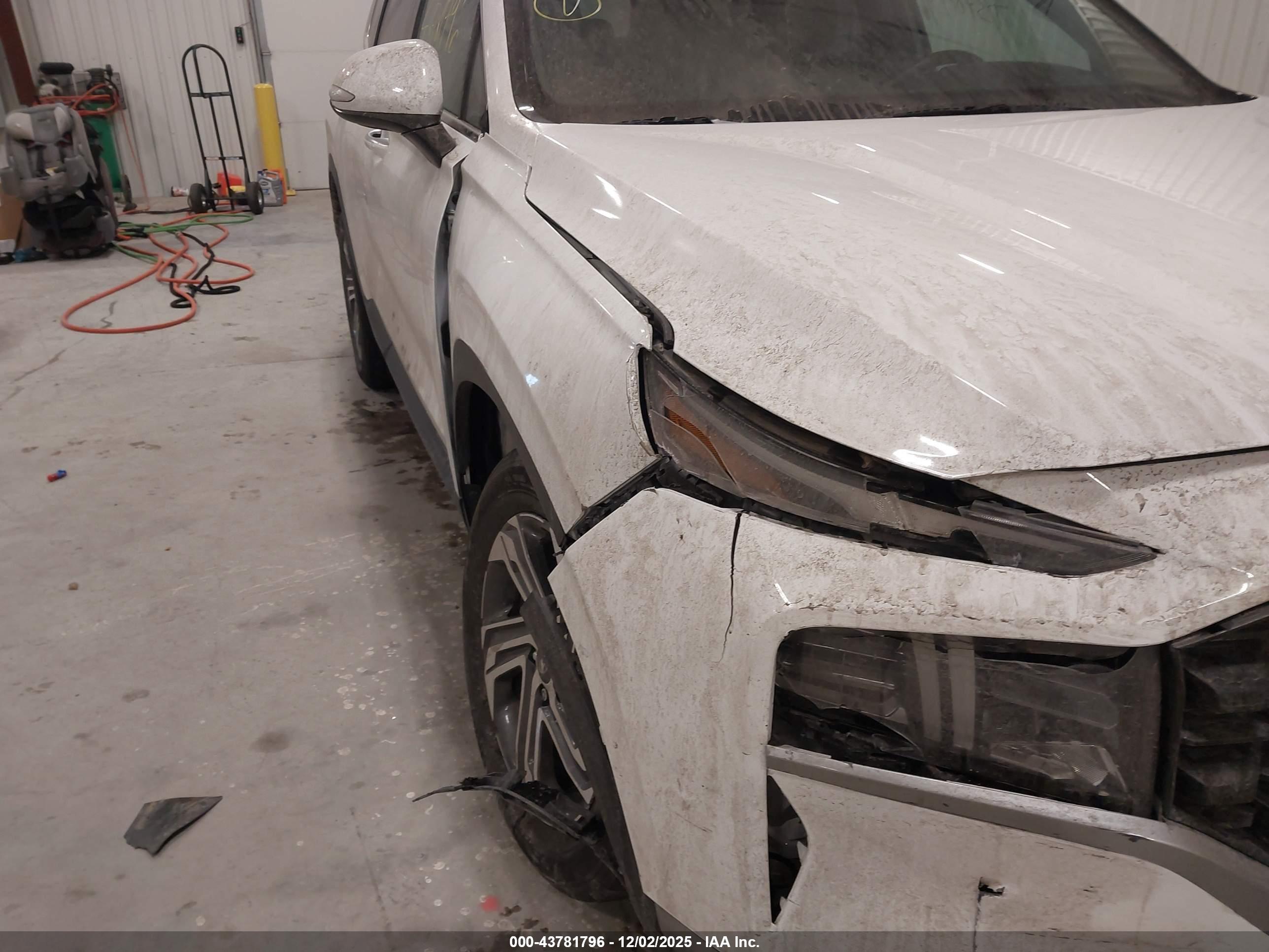 HYUNDAI SANTA image 6
