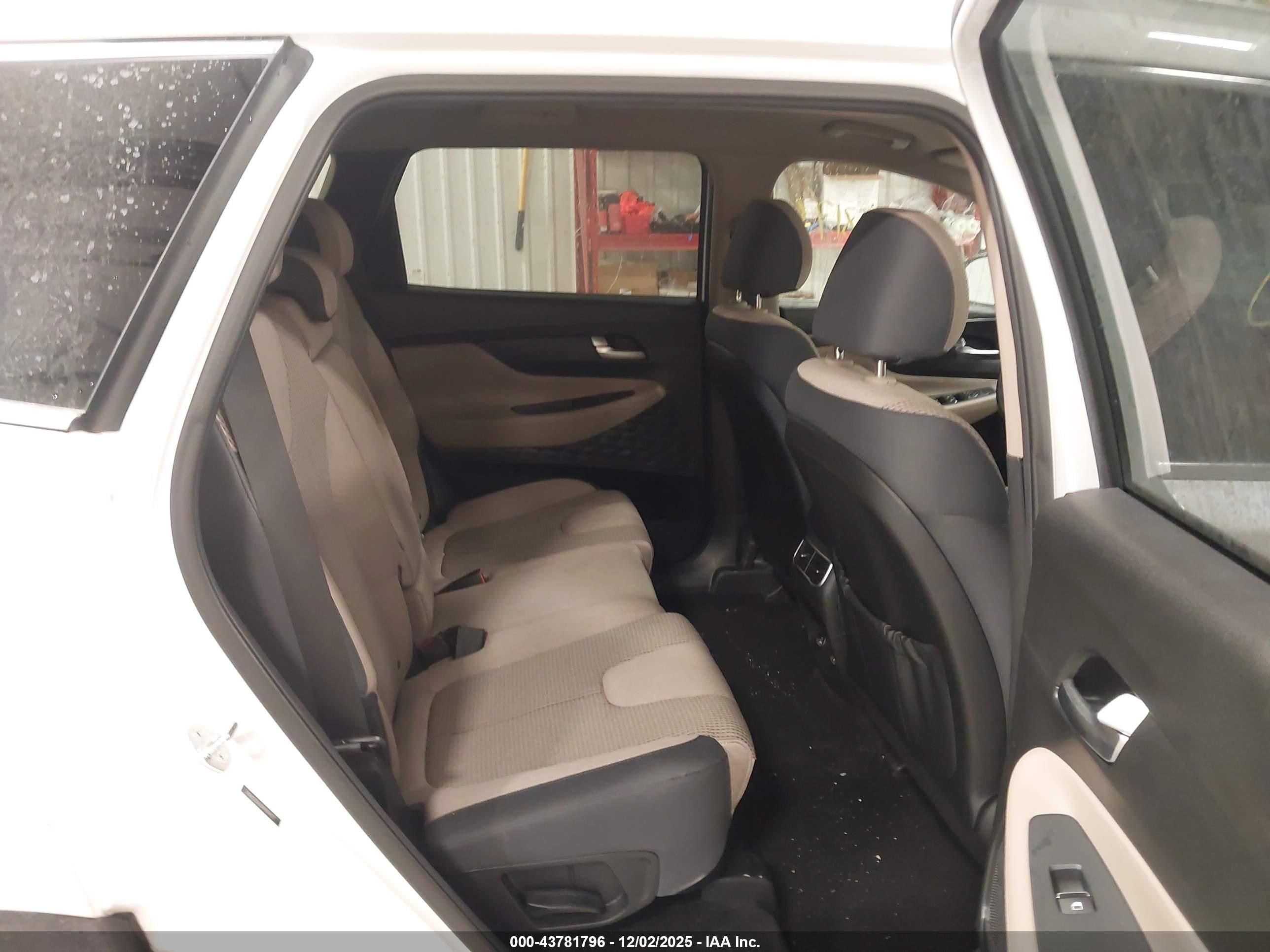 HYUNDAI SANTA image 8
