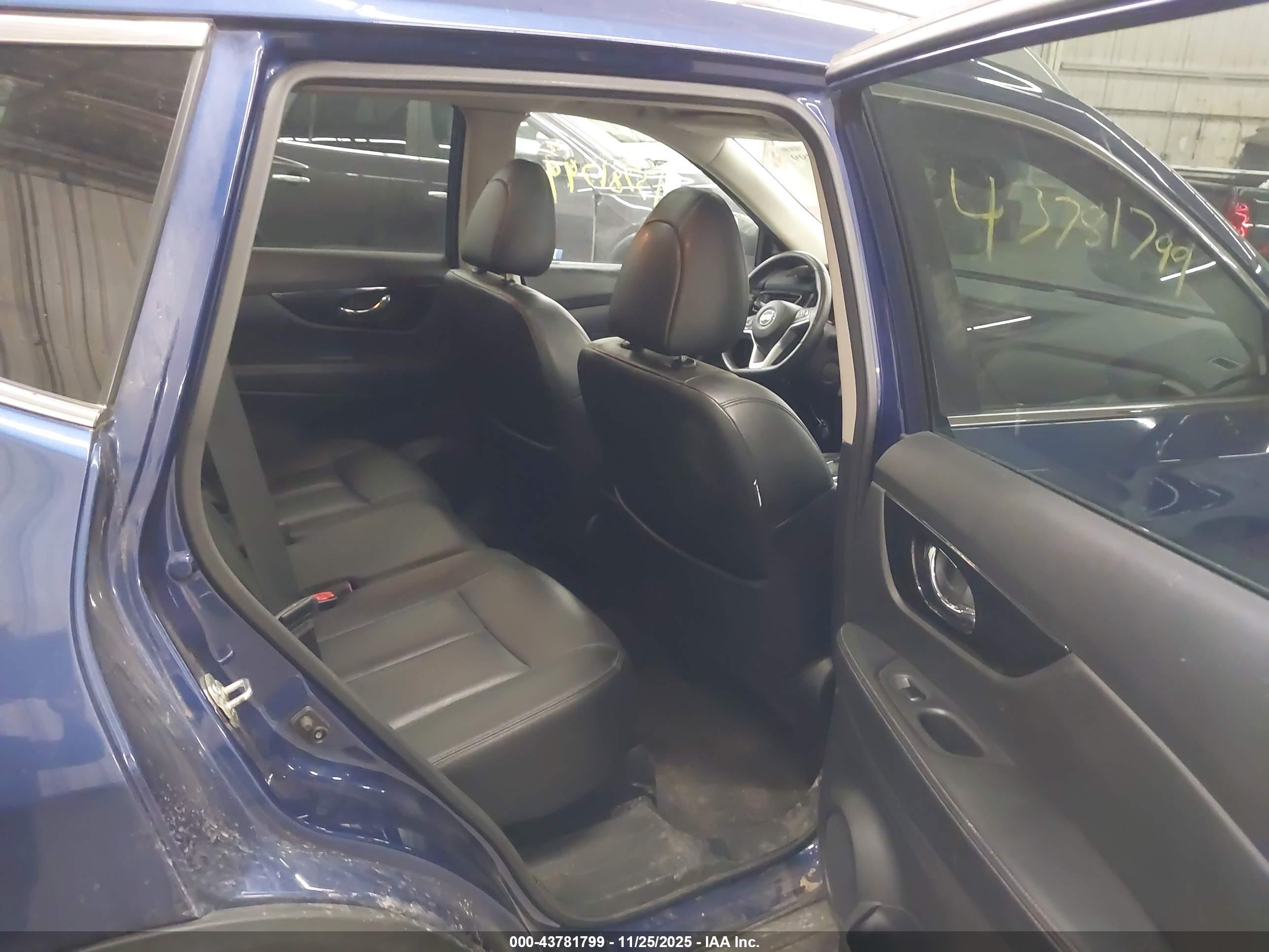 NISSAN ROGUE image 8