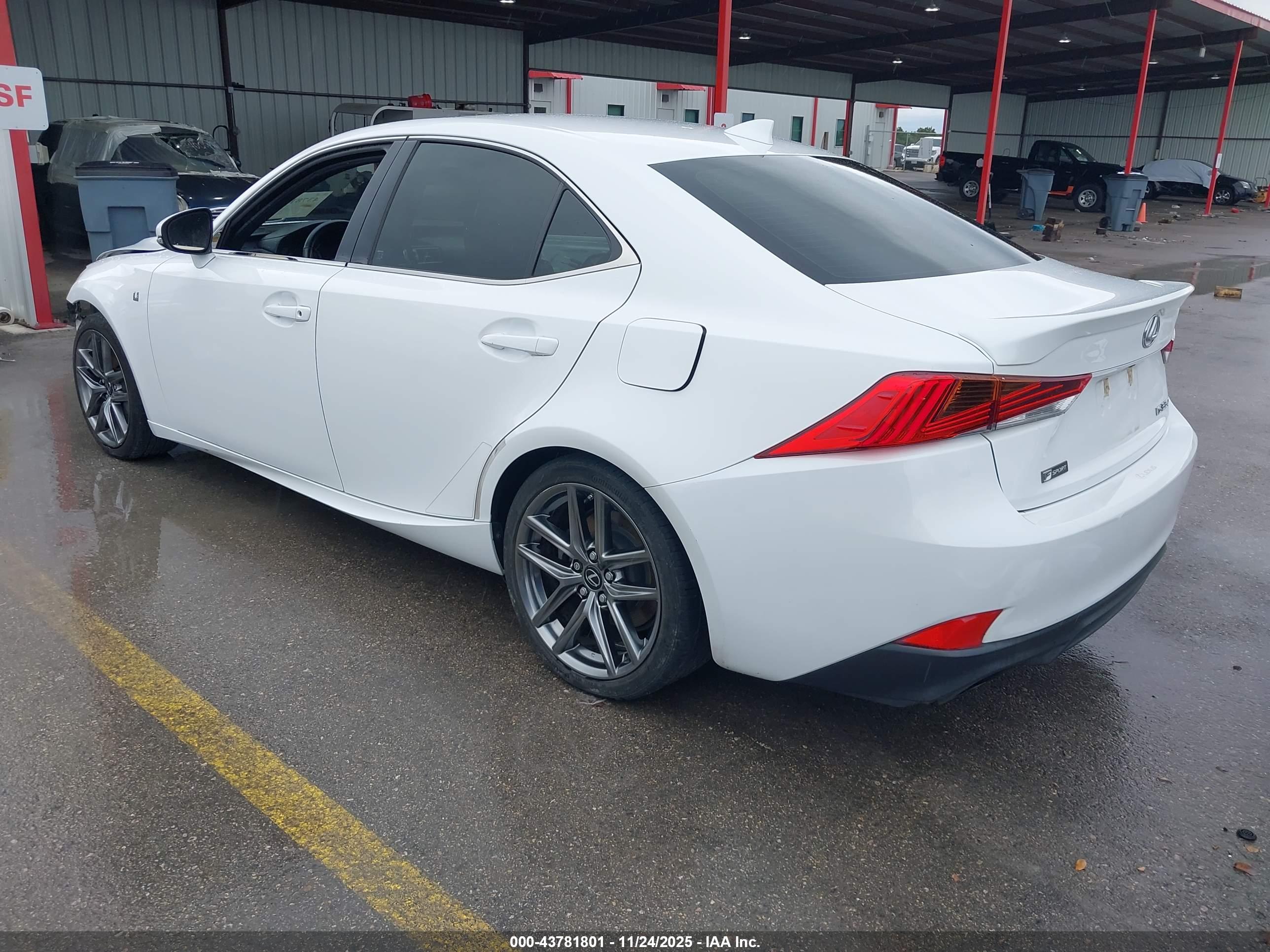 LEXUS IS image 3