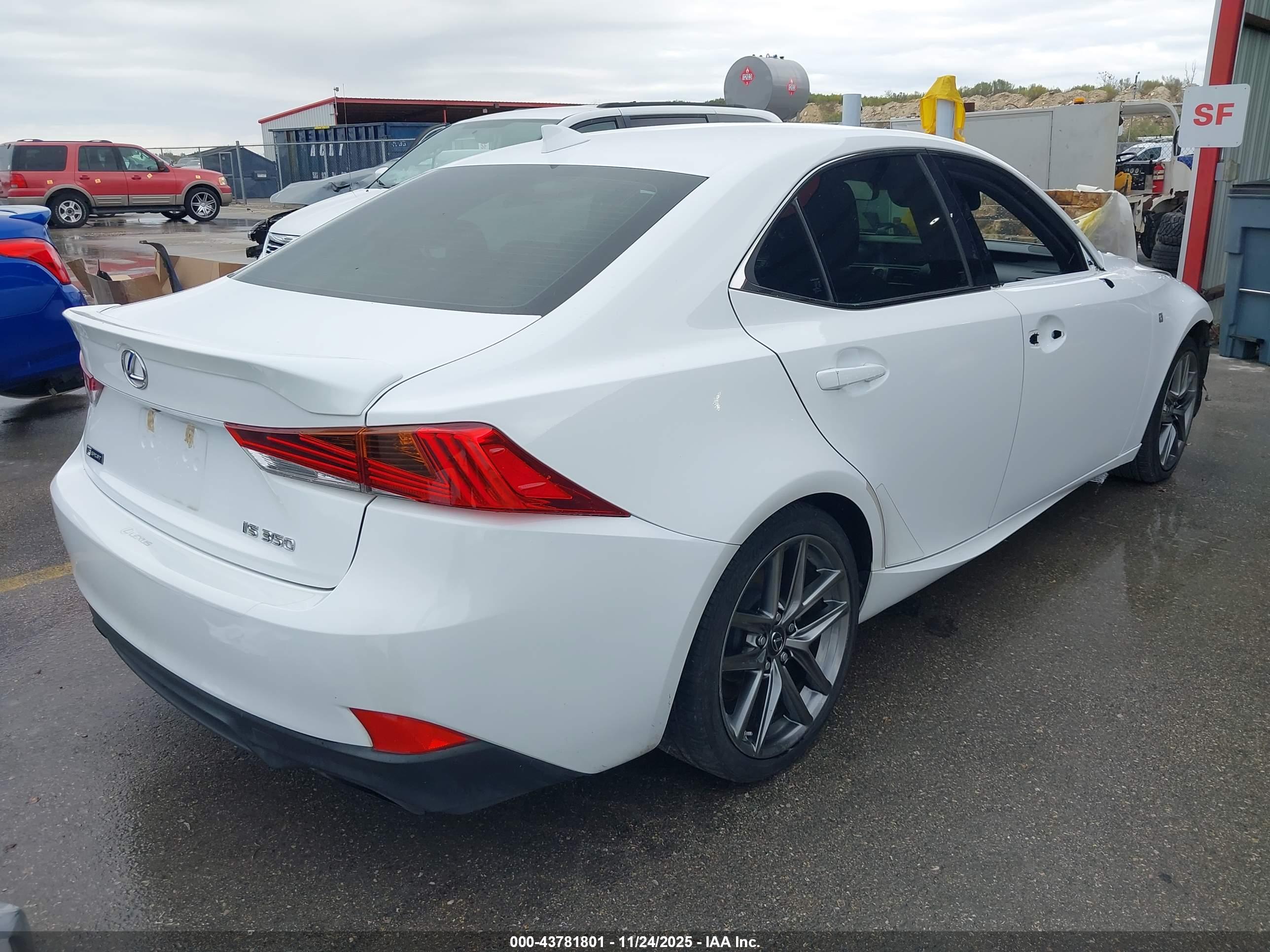LEXUS IS image 4