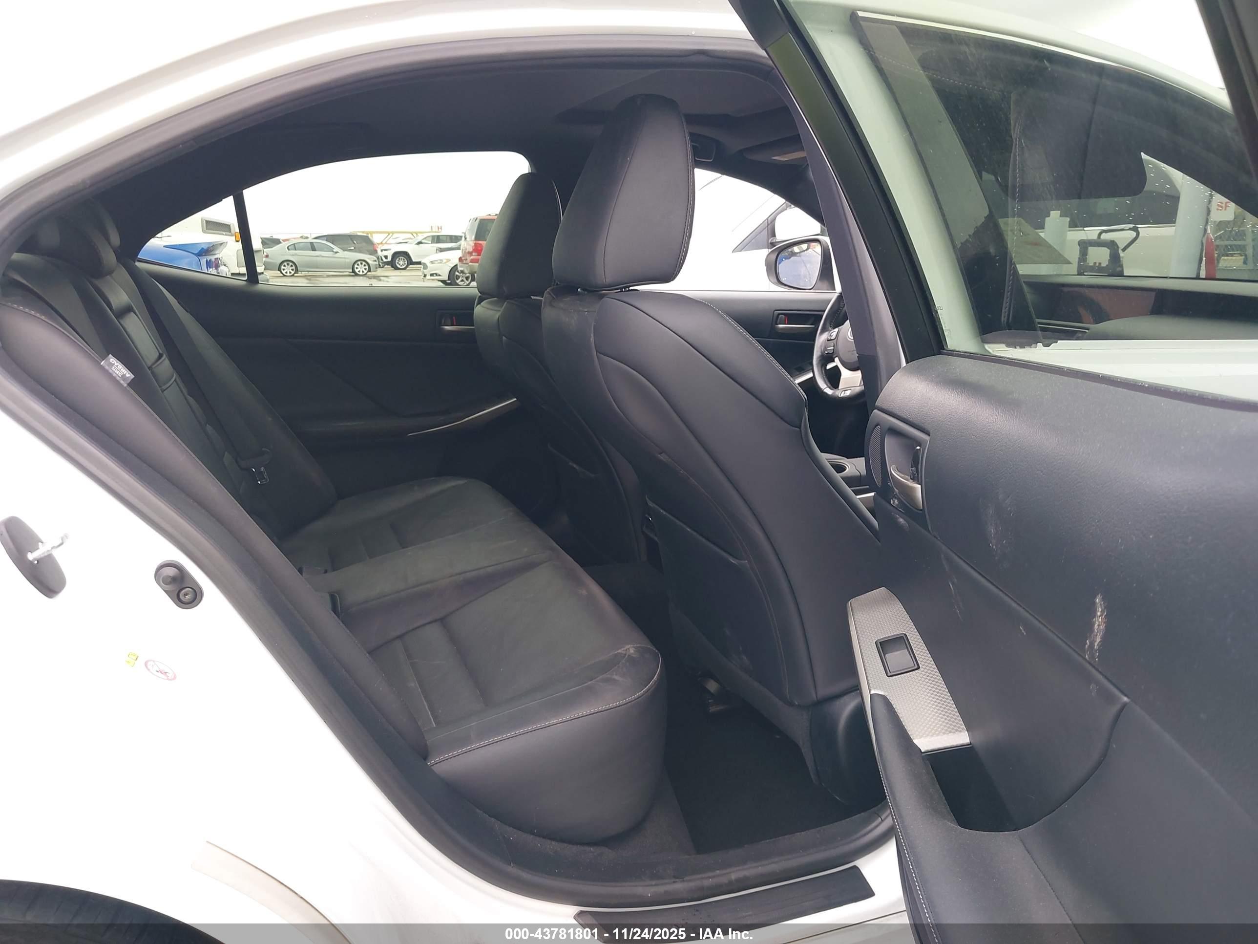 LEXUS IS image 8