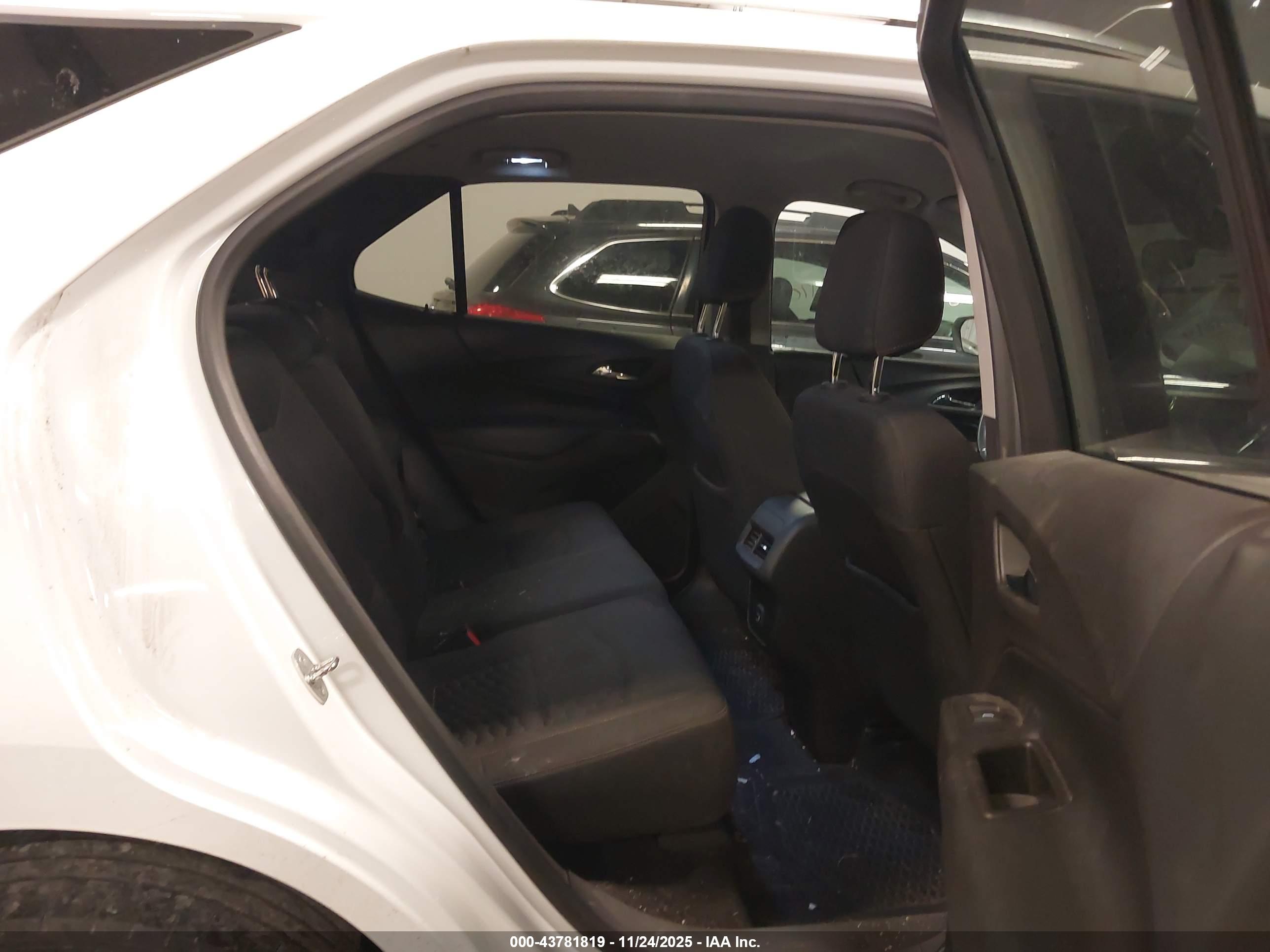CHEVROLET EQUINOX image 8