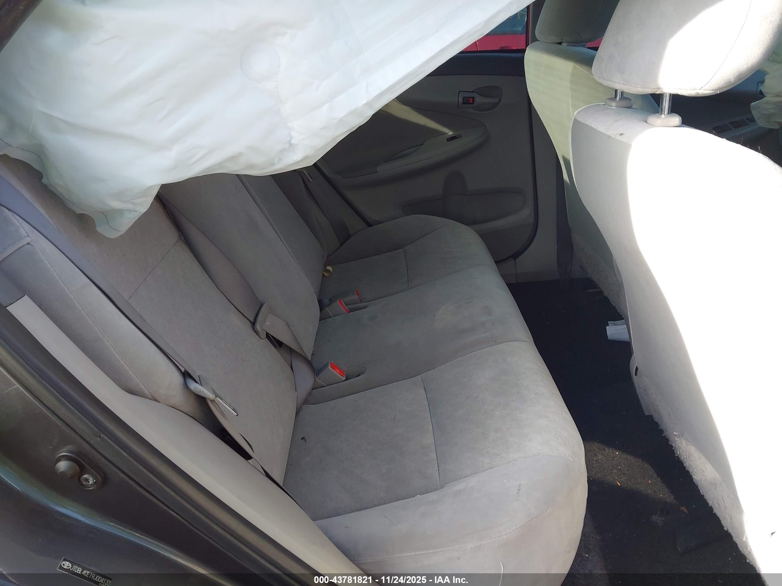 TOYOTA COROLLA image 8