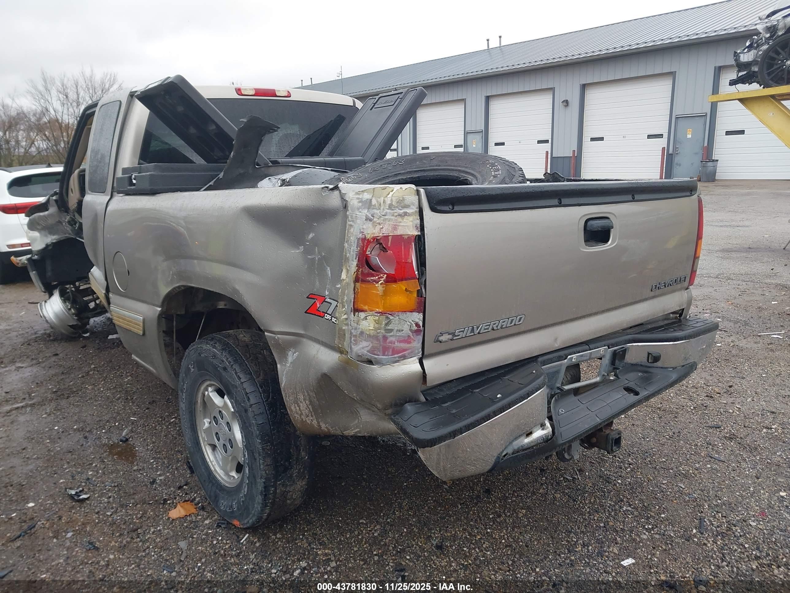 CHEVROLET SILVERADO image 3