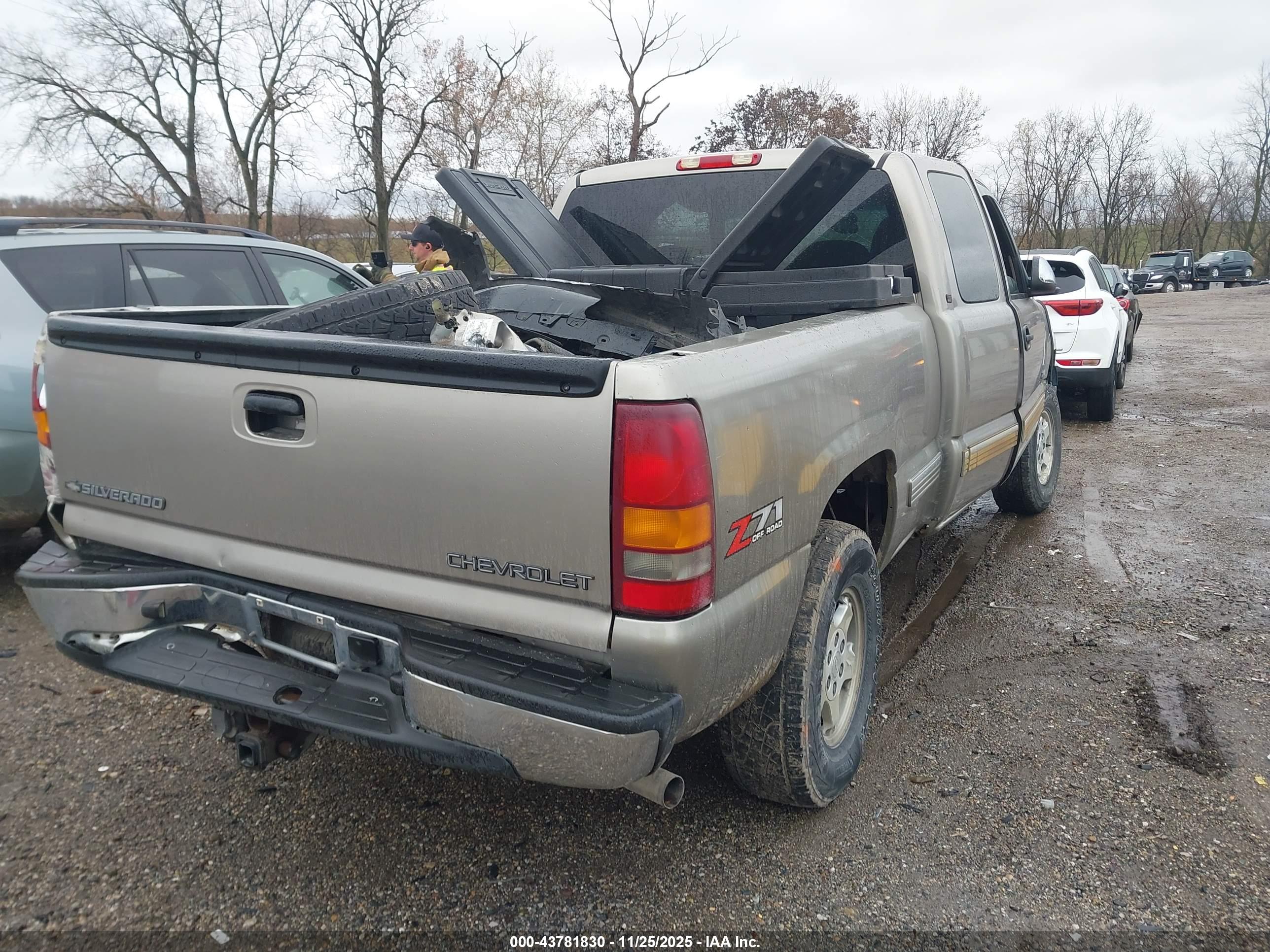 CHEVROLET SILVERADO image 4