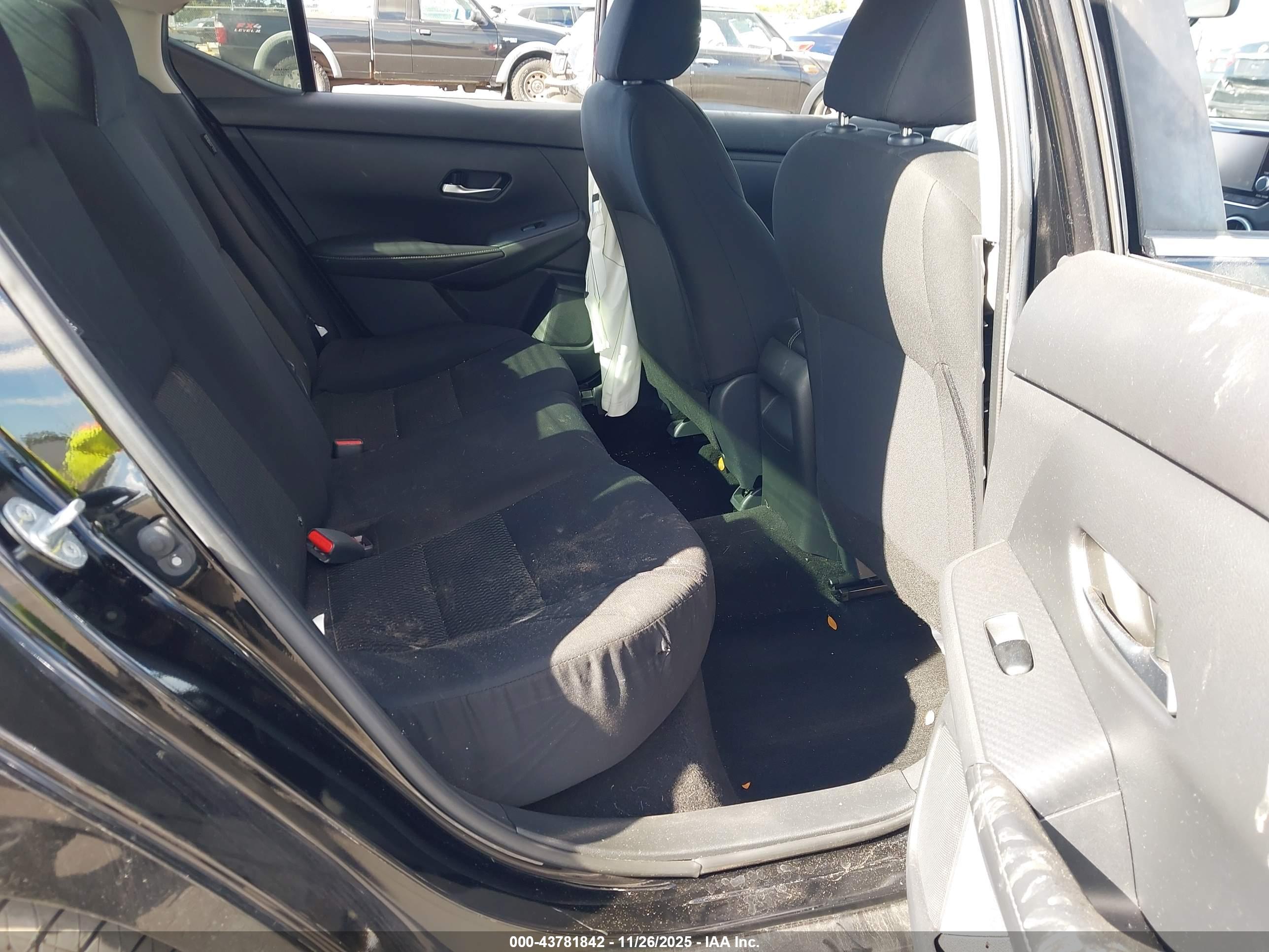 NISSAN SENTRA image 8
