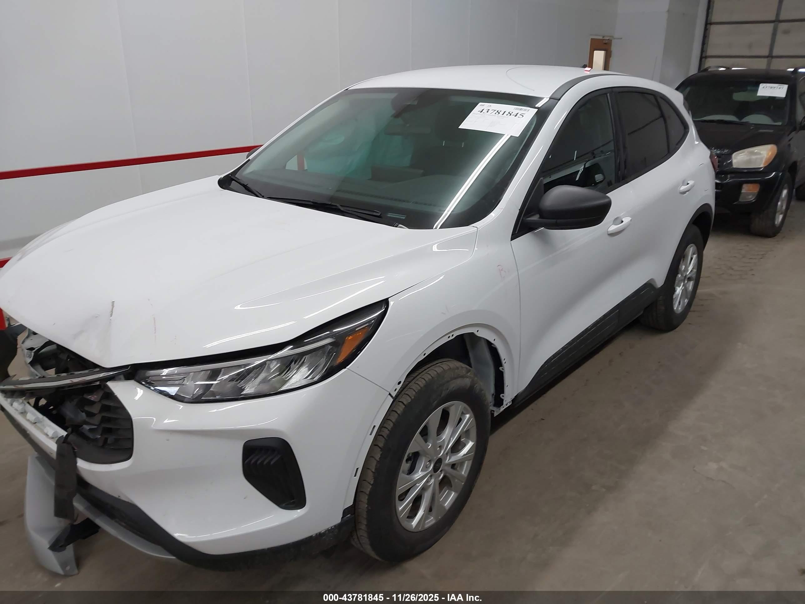 FORD ESCAPE image 2
