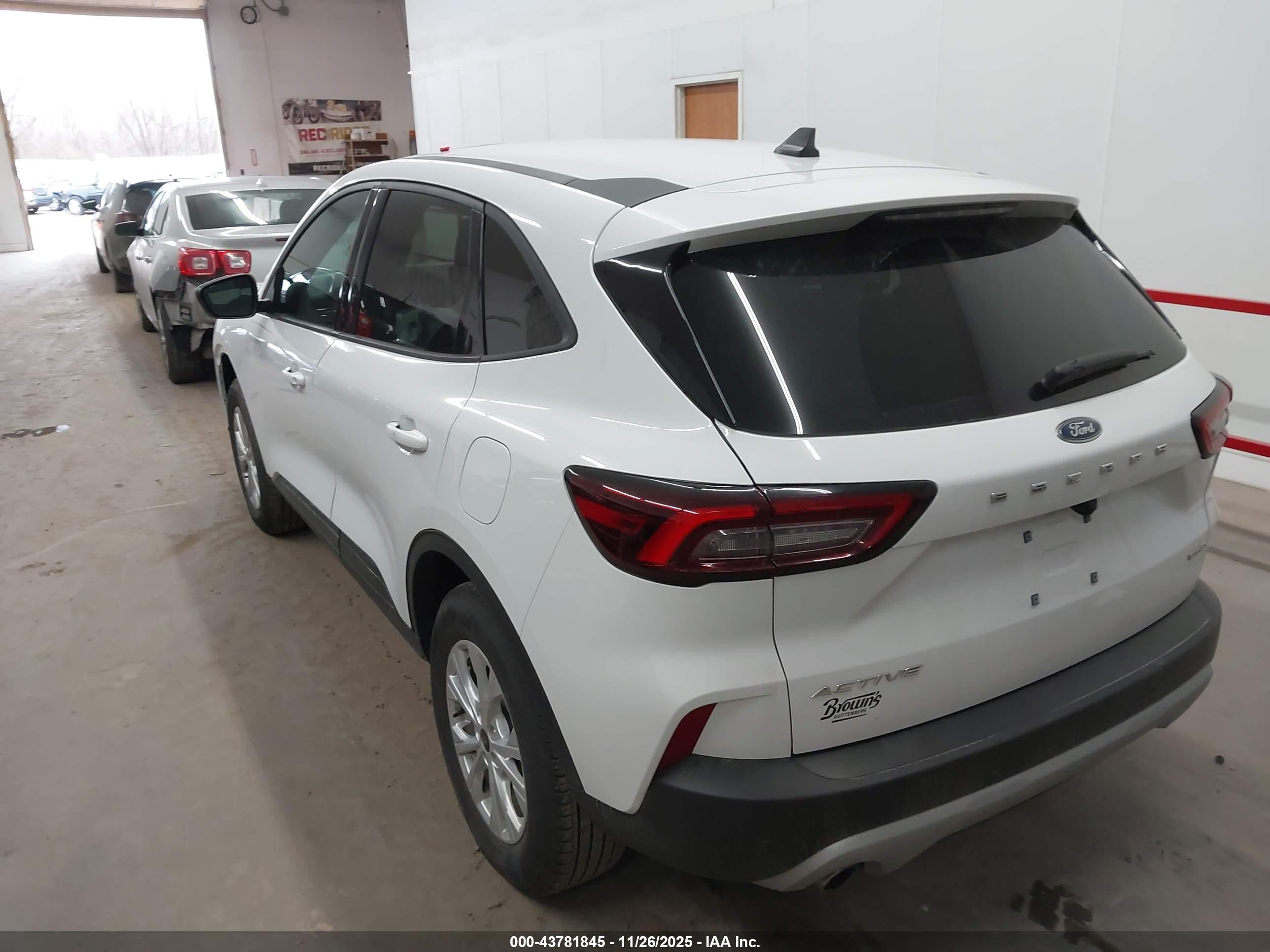 FORD ESCAPE image 3
