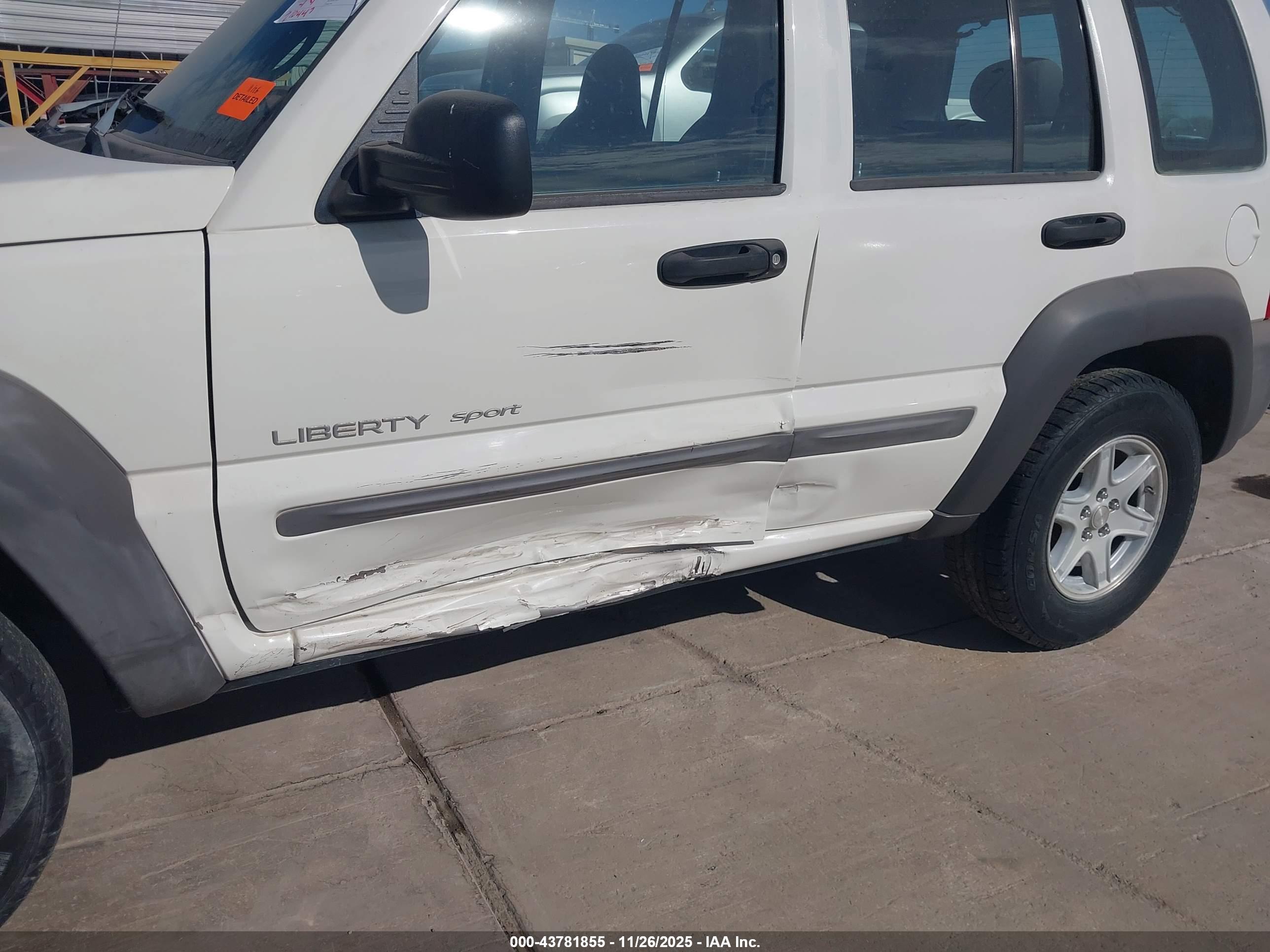 JEEP LIBERTY image 6