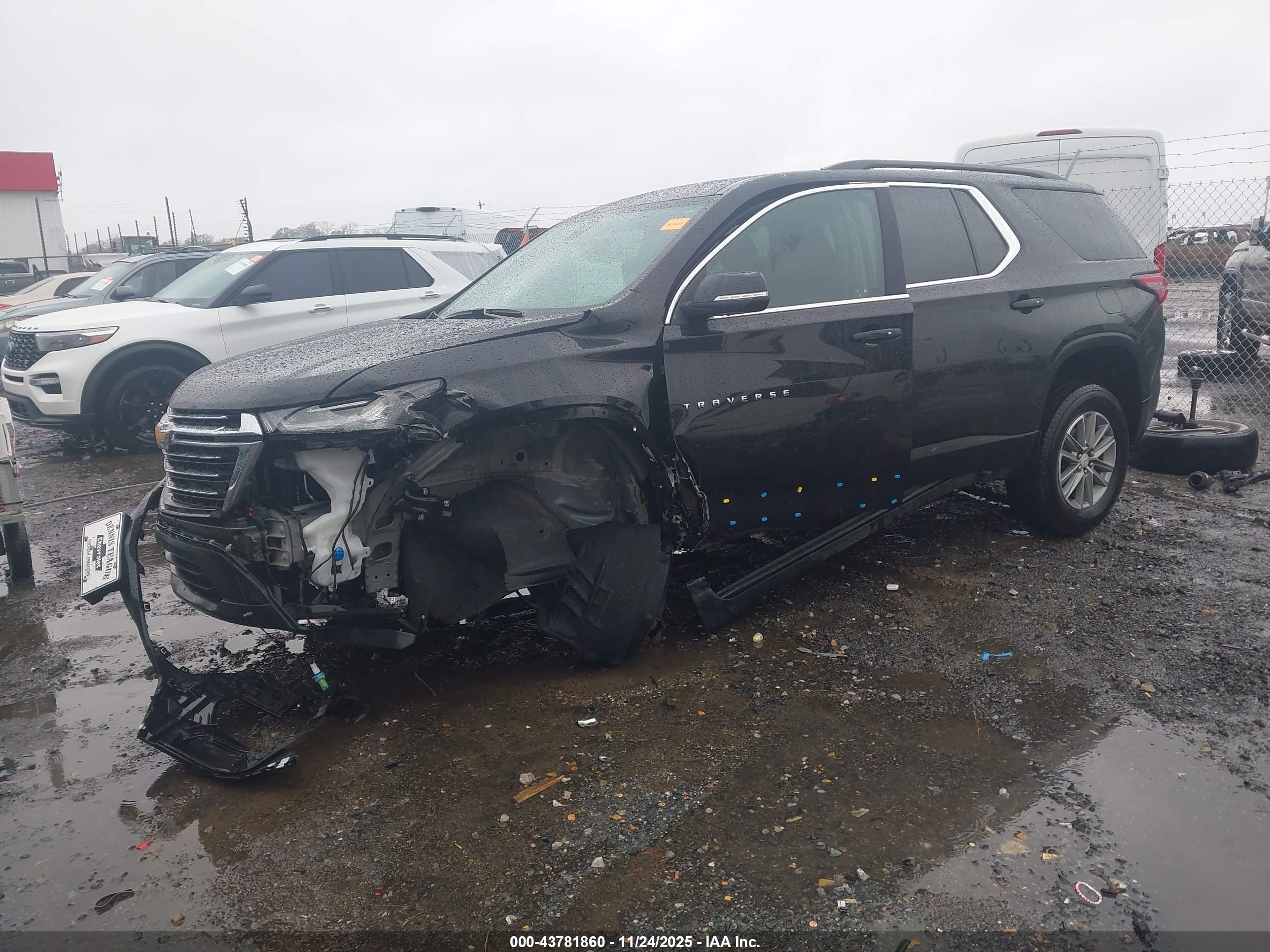 CHEVROLET TRAVERSE image 2
