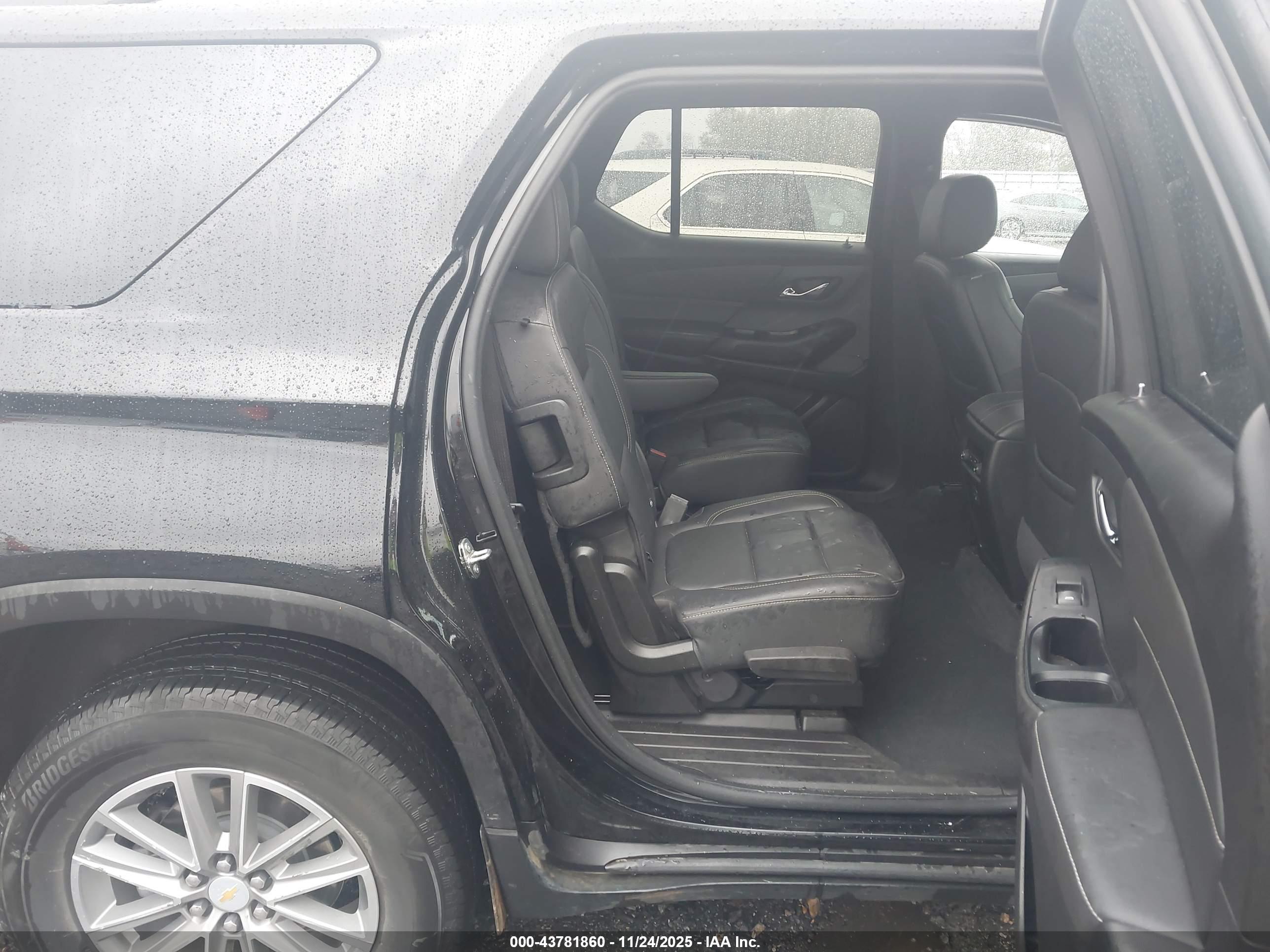 CHEVROLET TRAVERSE image 8