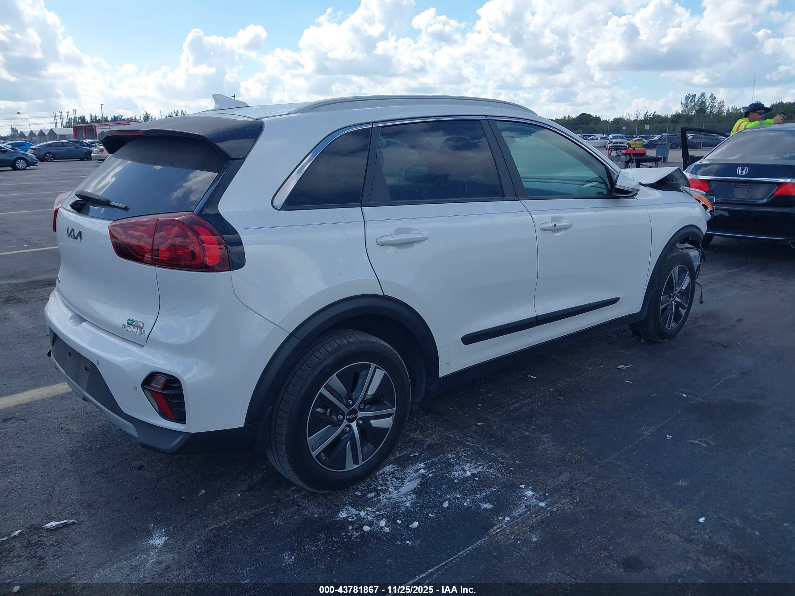 KIA NIRO image 4